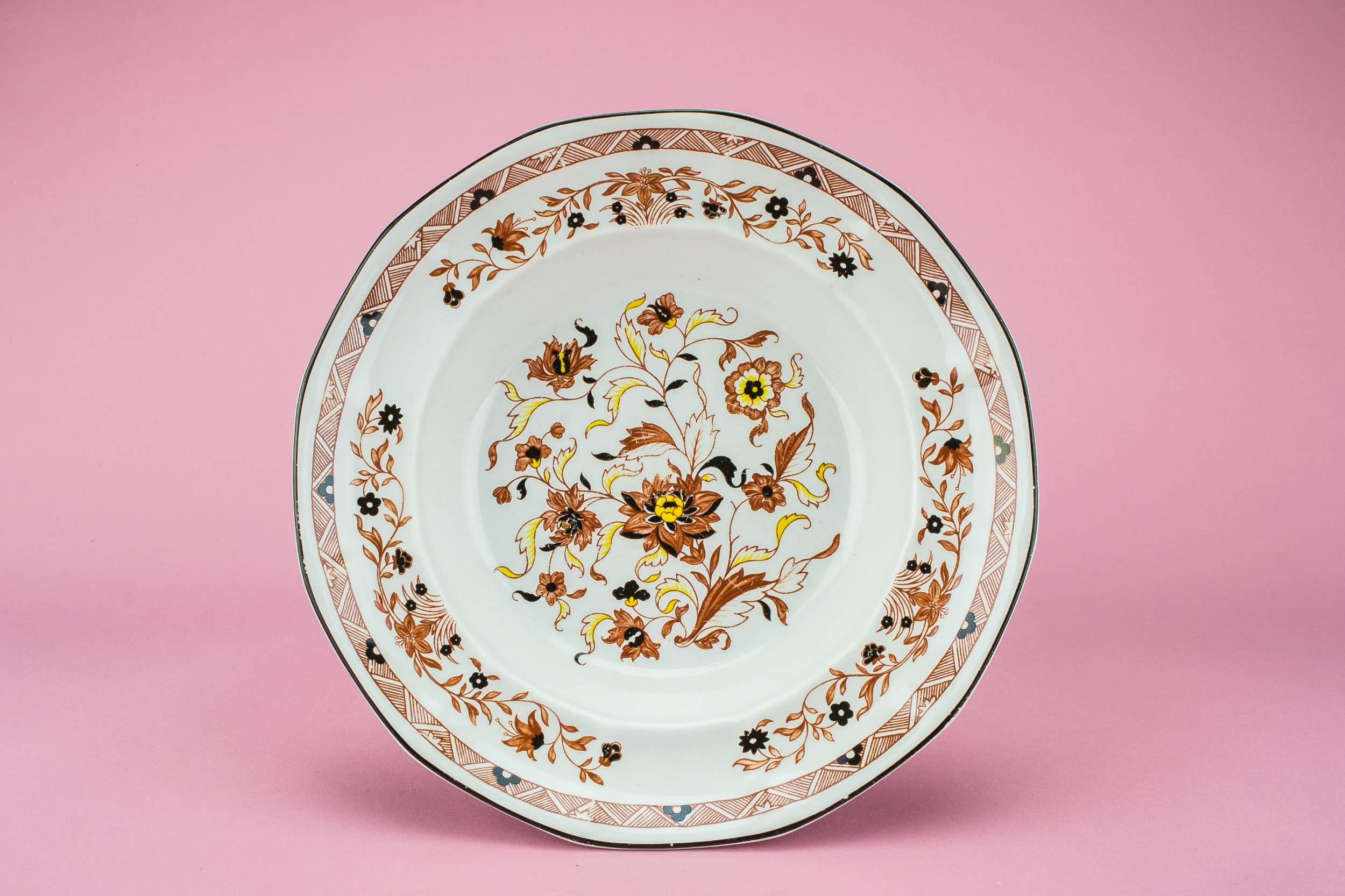 Festive Vintage Wedgwood — 4 Art Deco pottery bowls
