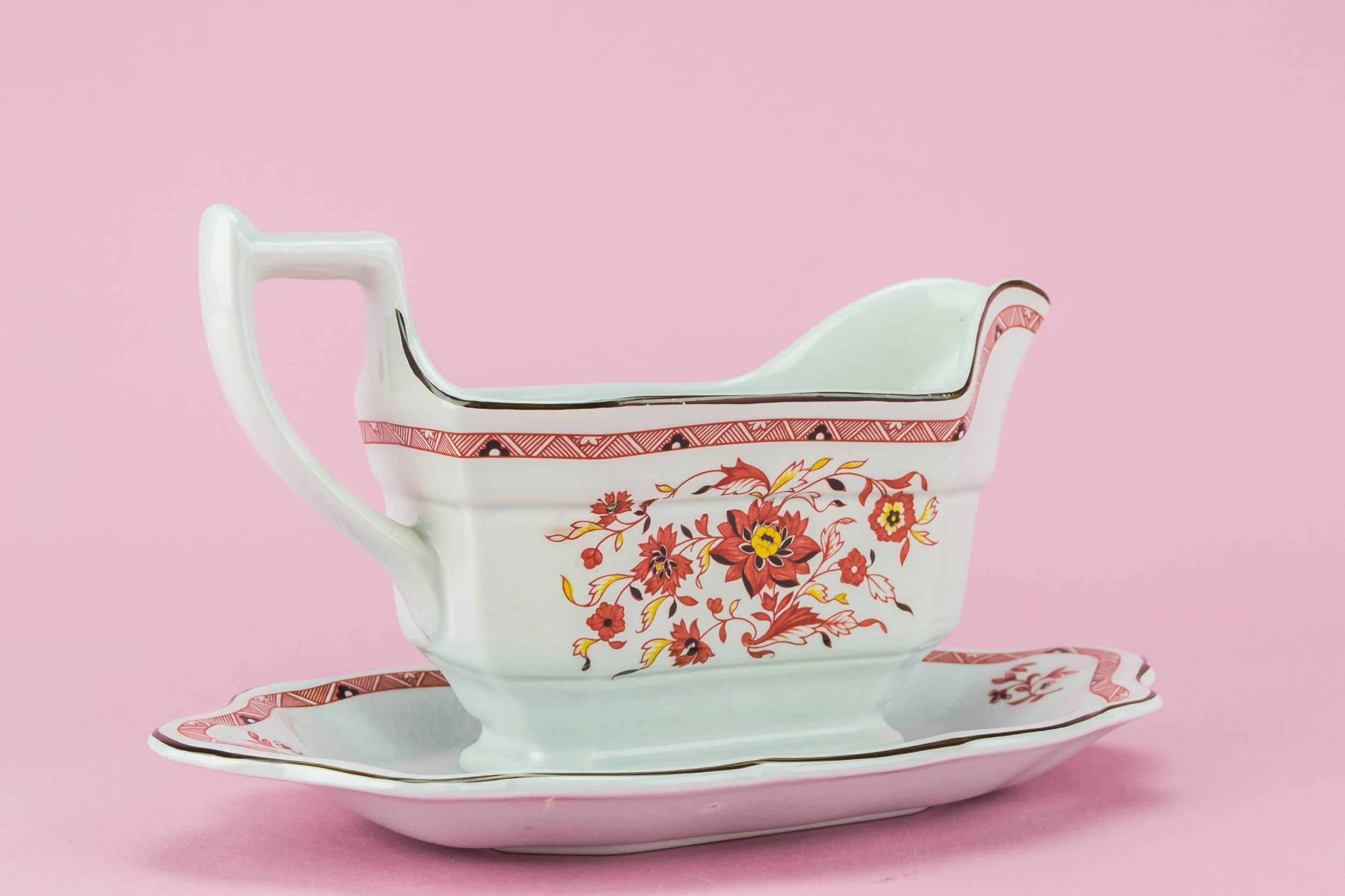 Vintage Elegant Kashmar — Wedgwood gravy boat 1