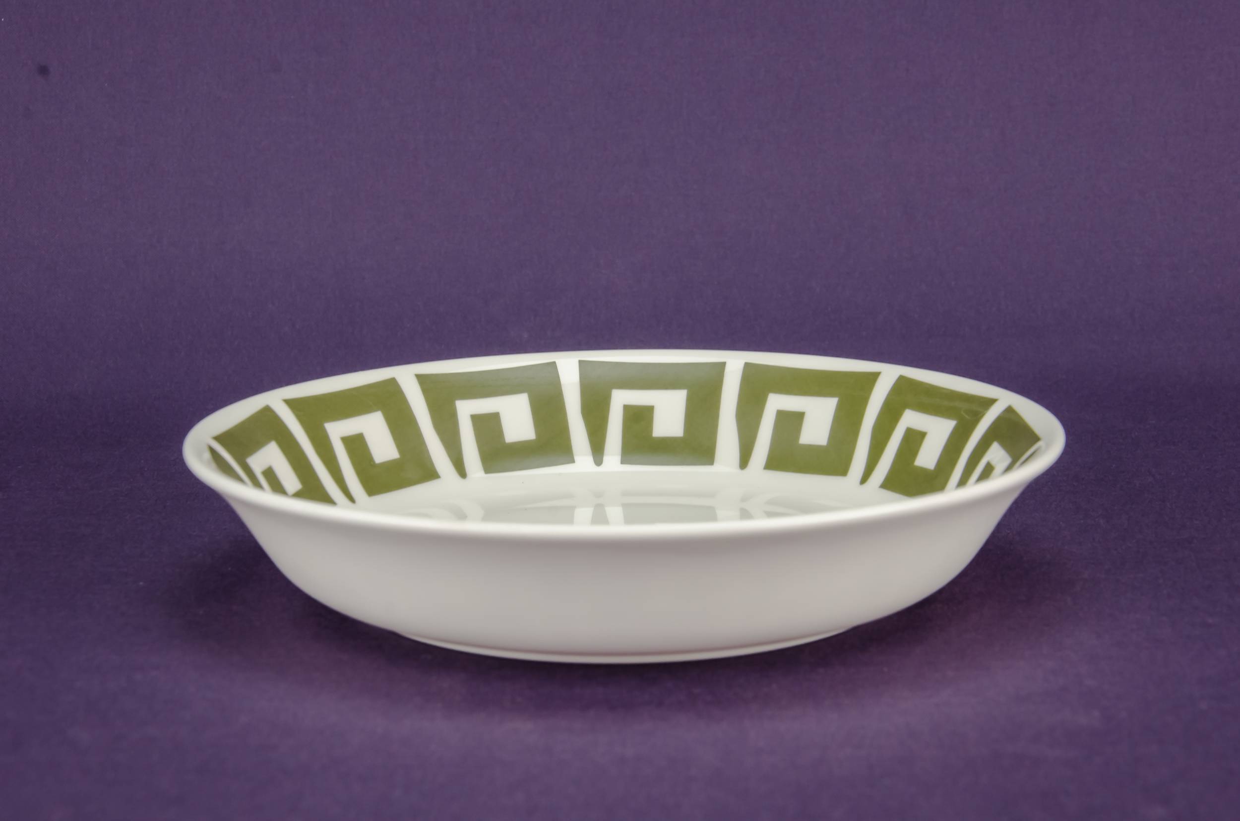 Bone China Attractive — 5 Modernist bone china bowls