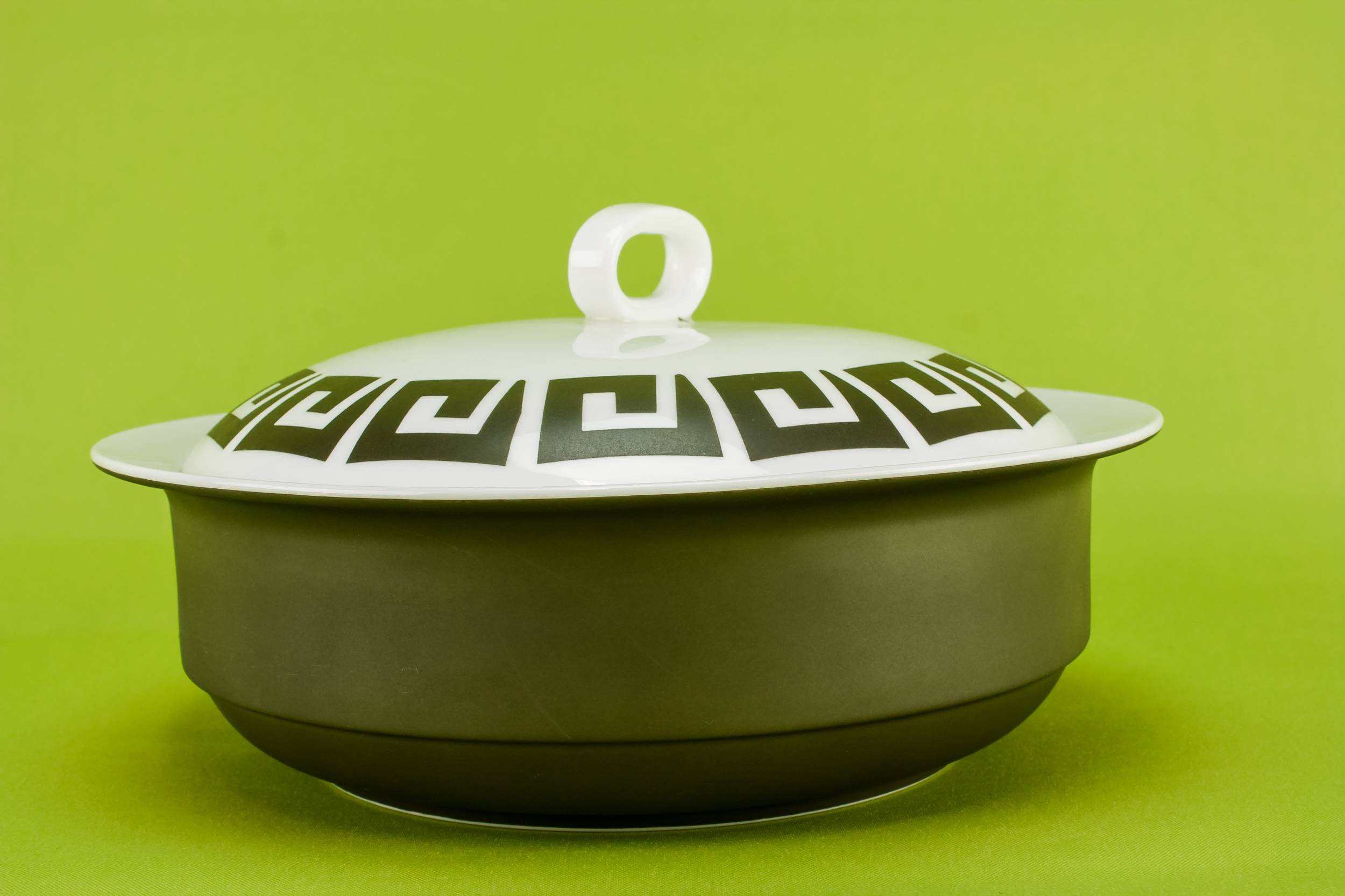 Modernist Green Wedgwood — Wedgwood bone china tureen 1