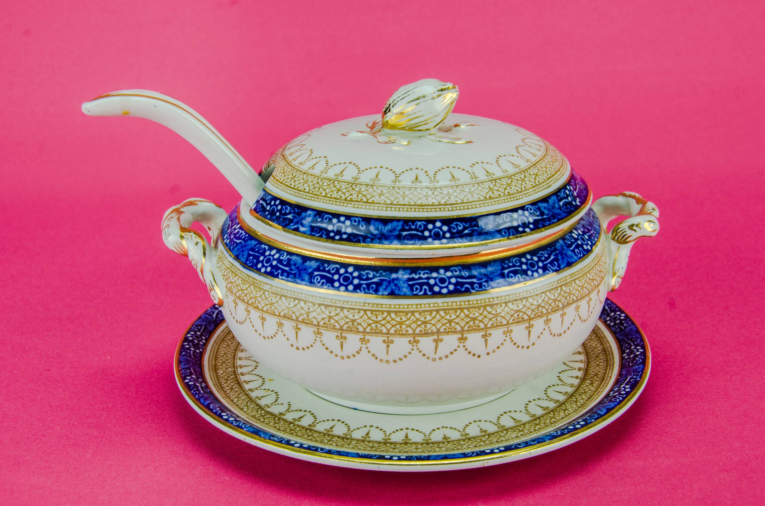 Elegant Neo-Classical Vine — Blue gravy tureen 3