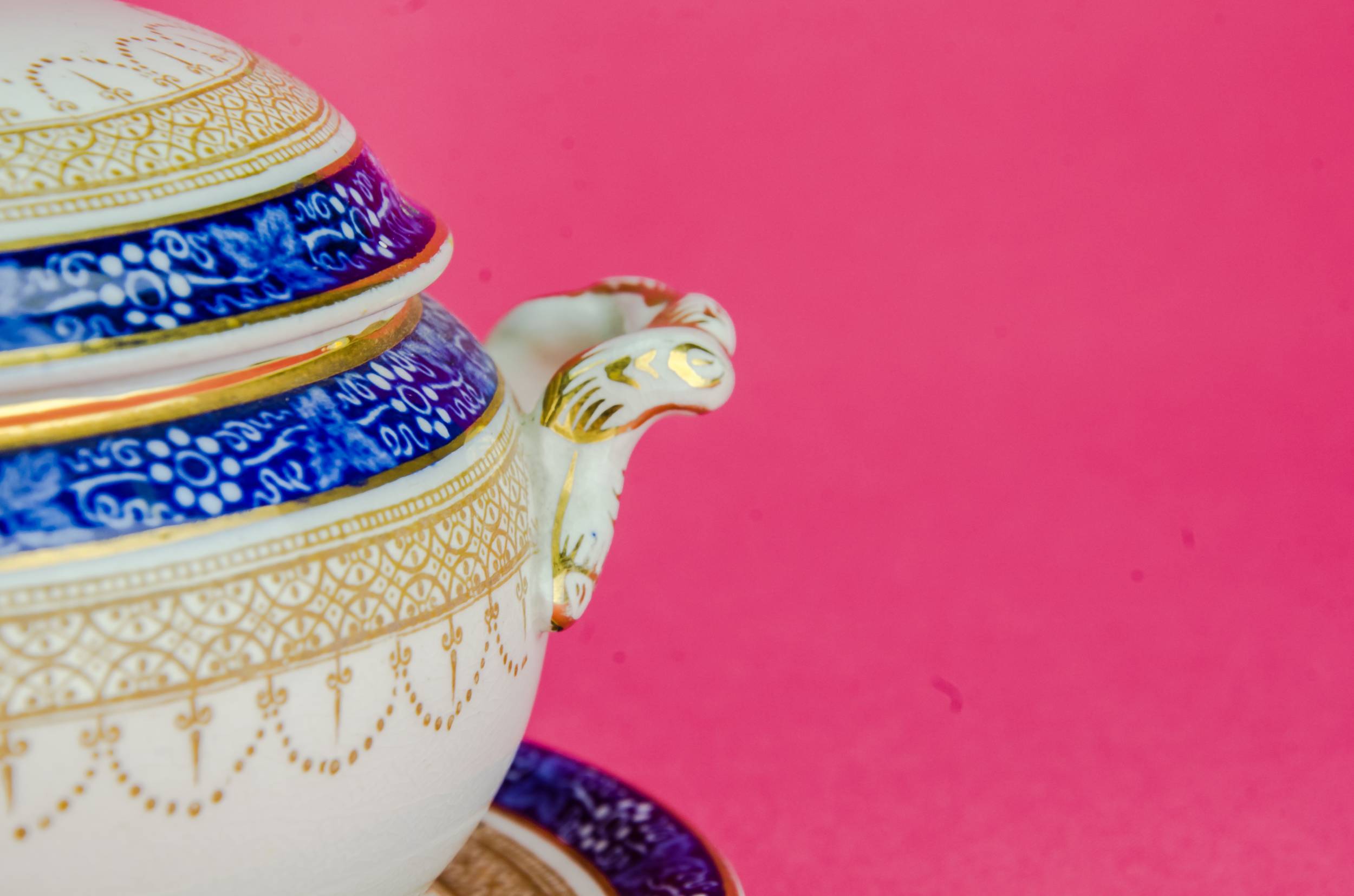 Elegant Neo-Classical Vine — Blue gravy tureen 4