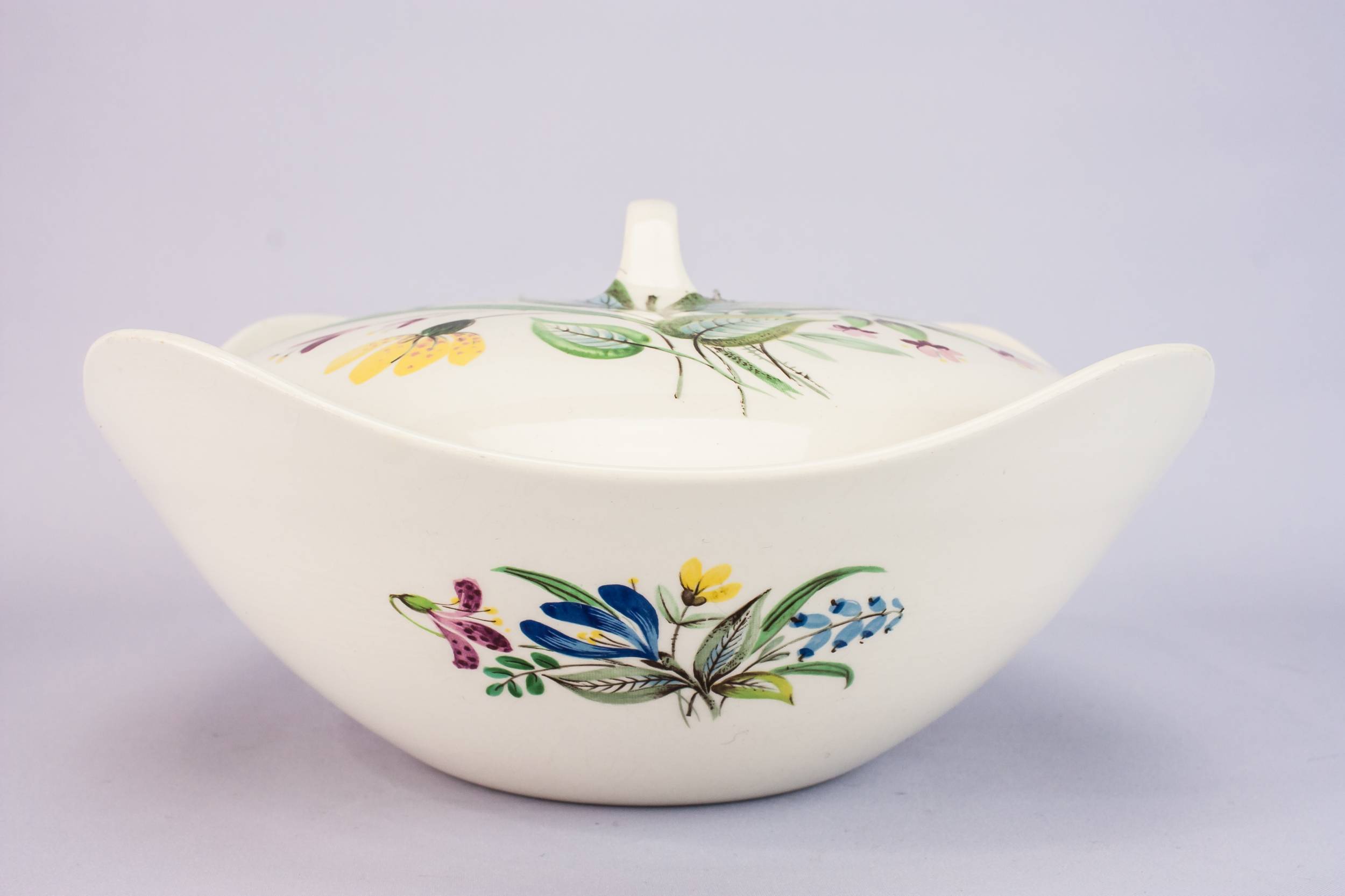 Pottery Vintage Midwinter — Midwinter pottery tureen 3