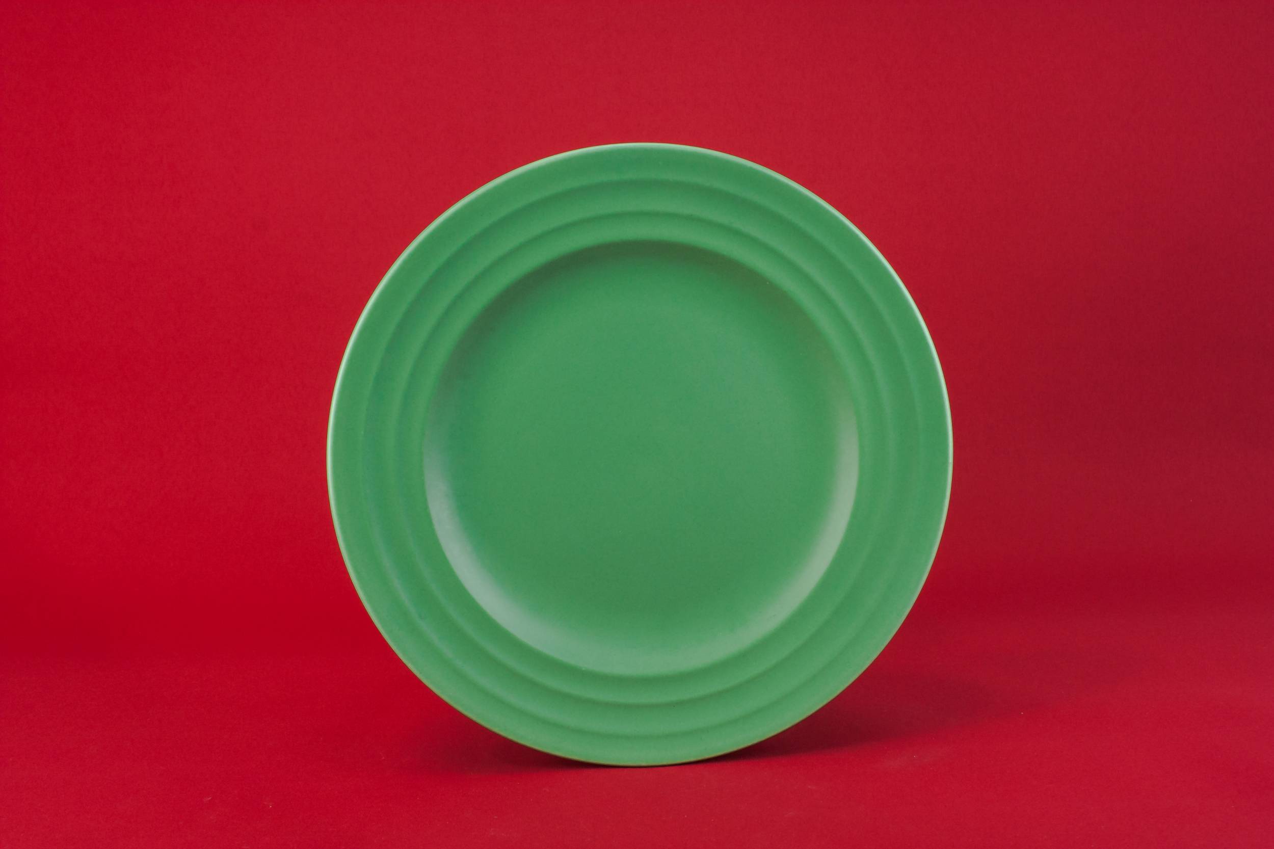 Pottery Elegant Wedgwood — Art Deco green serving dish