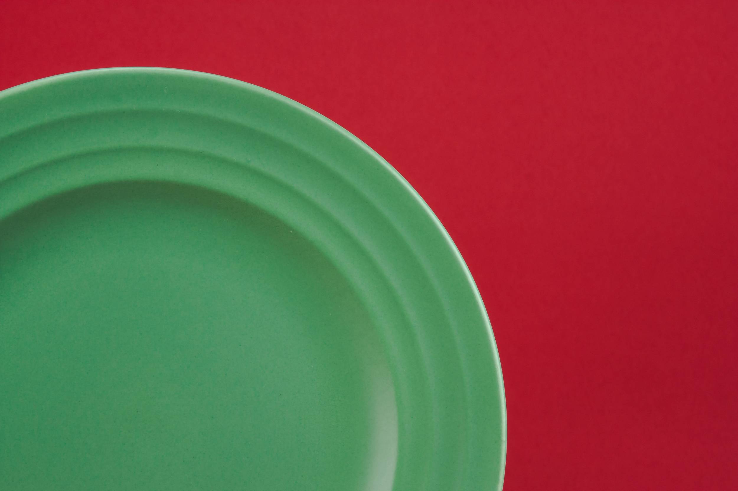 Pottery Elegant Wedgwood — Art Deco green serving dish 1