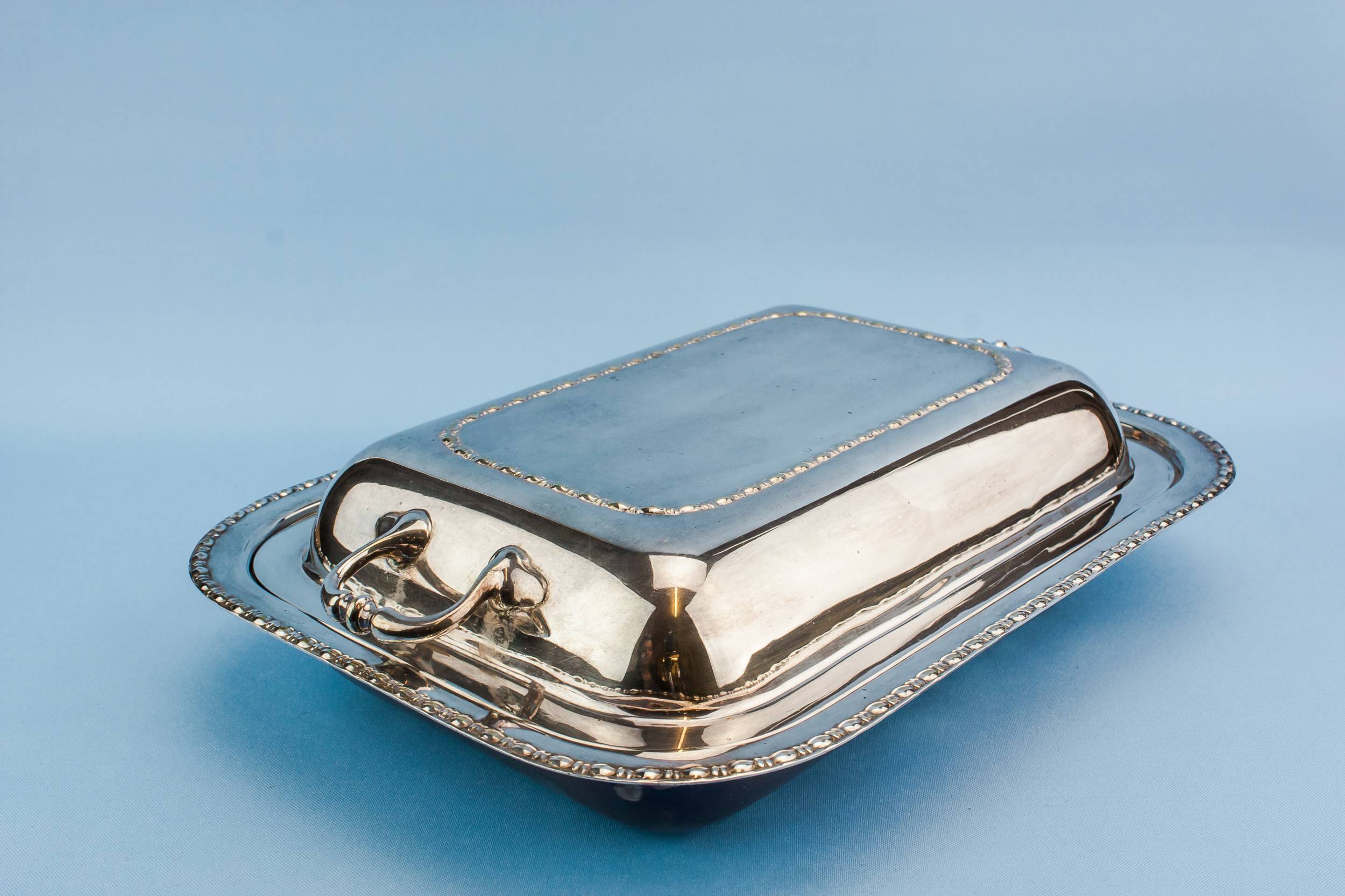 Antique Victorian Serving — Hot serving bowl and lid