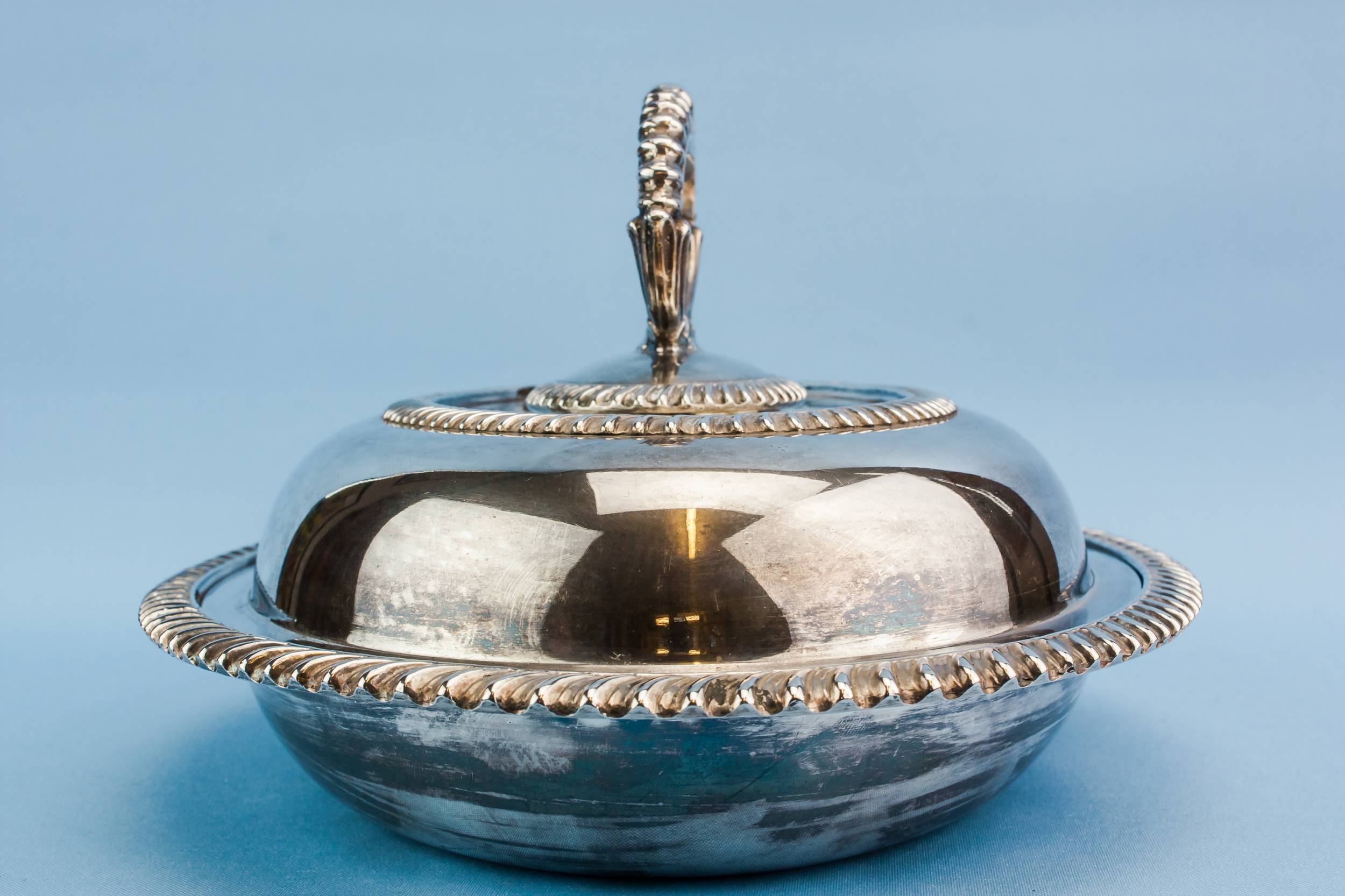 Elegant Vintage Gadrooned — Hot serving dish and lid 2