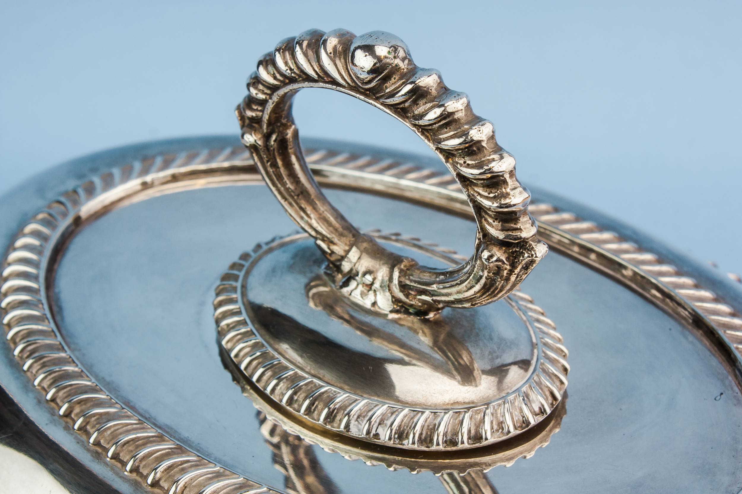Elegant Vintage Gadrooned — Hot serving dish and lid 1