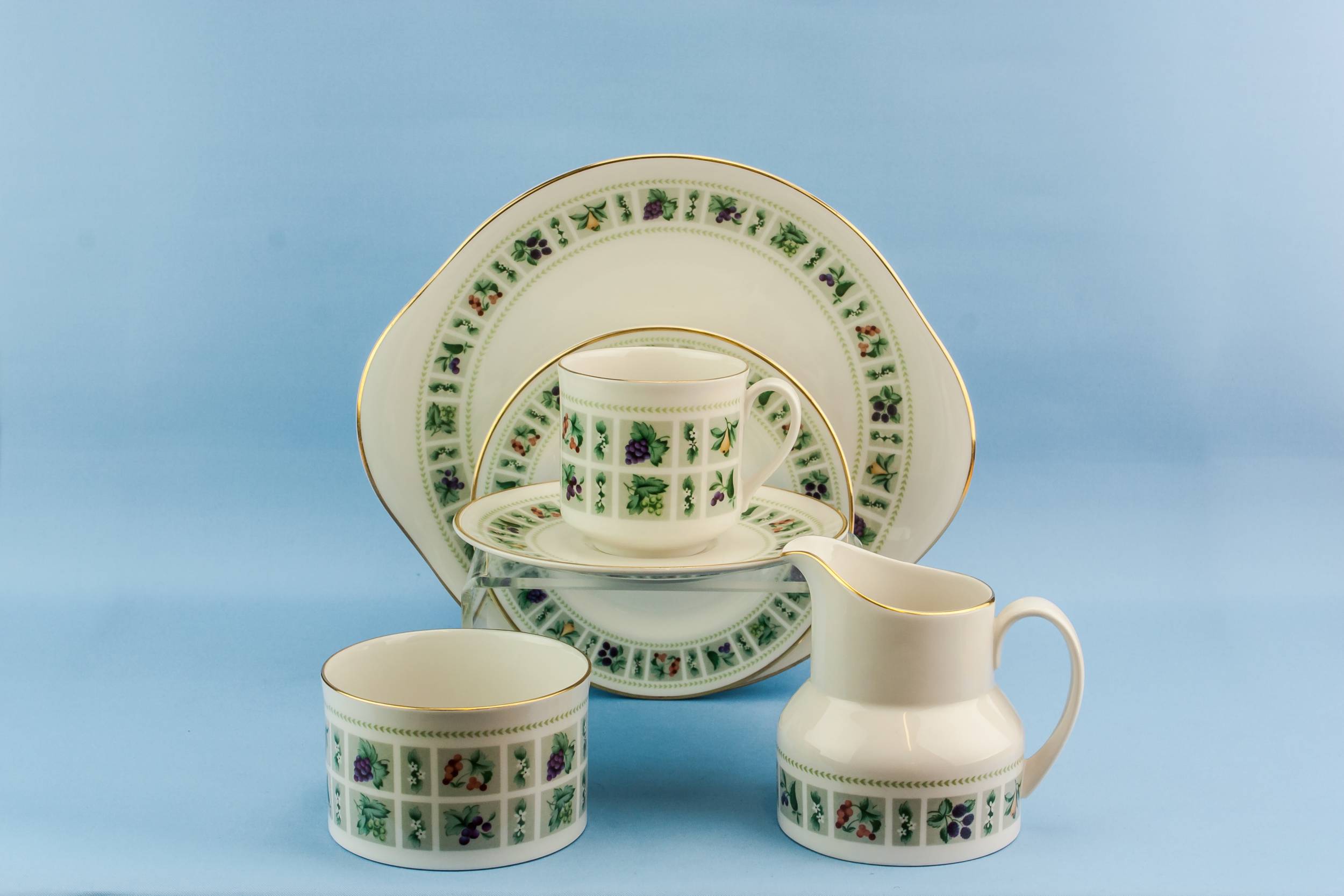 Persons Classical Vintage — Royal Doulton tea set for 6
