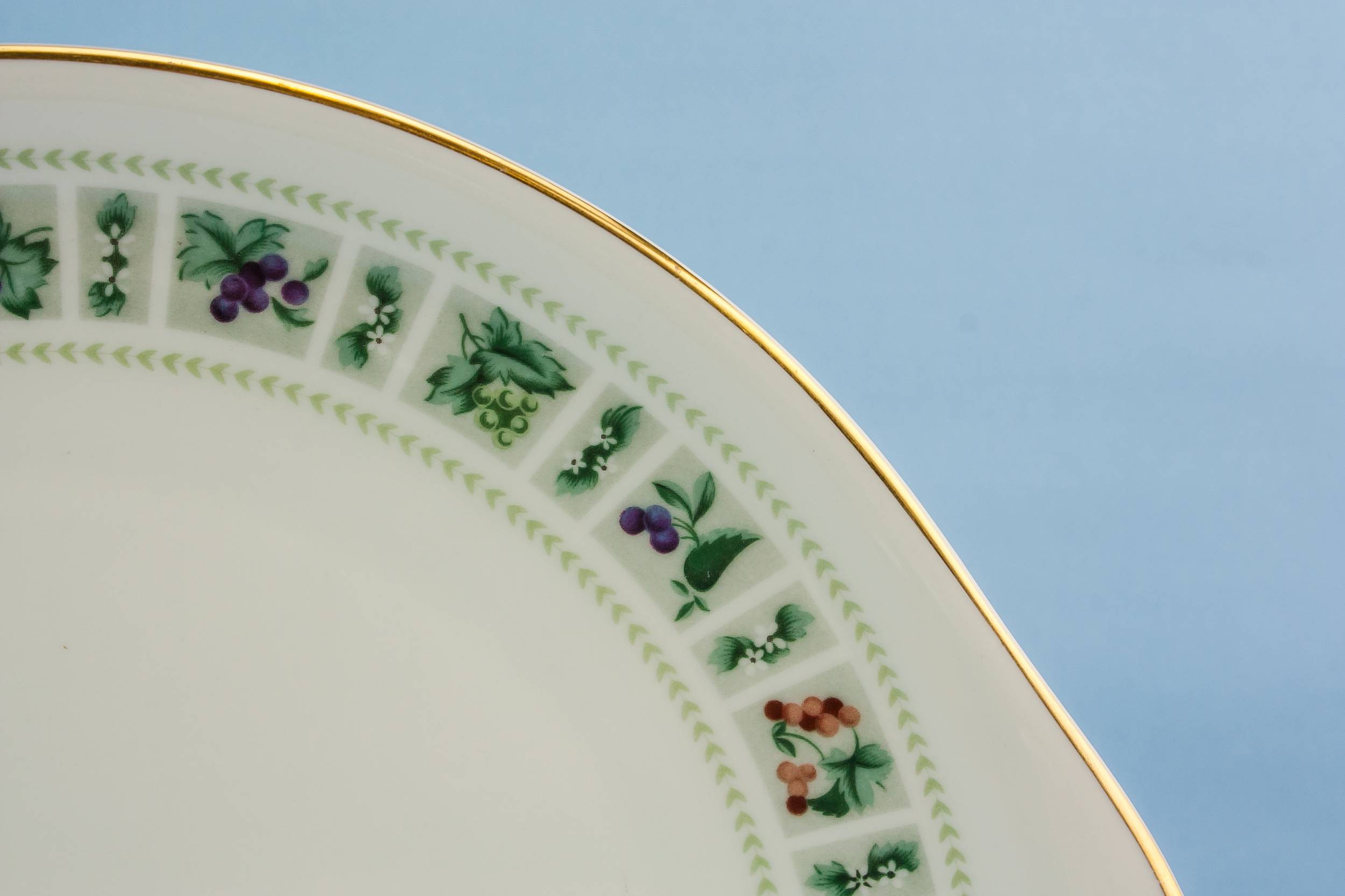 Persons Classical Vintage — Royal Doulton tea set for 6 1