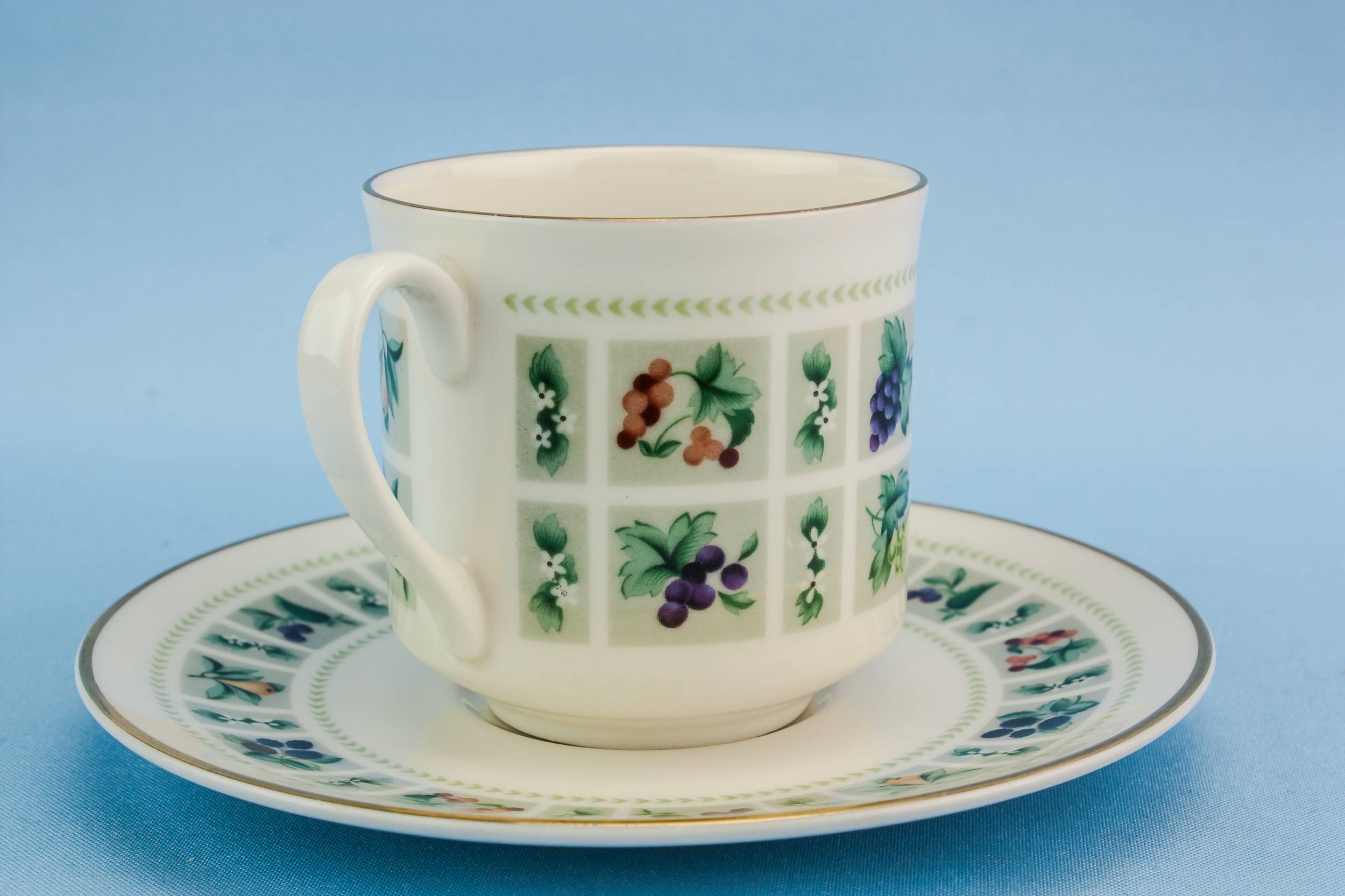 Persons Classical Vintage — Royal Doulton tea set for 6 6