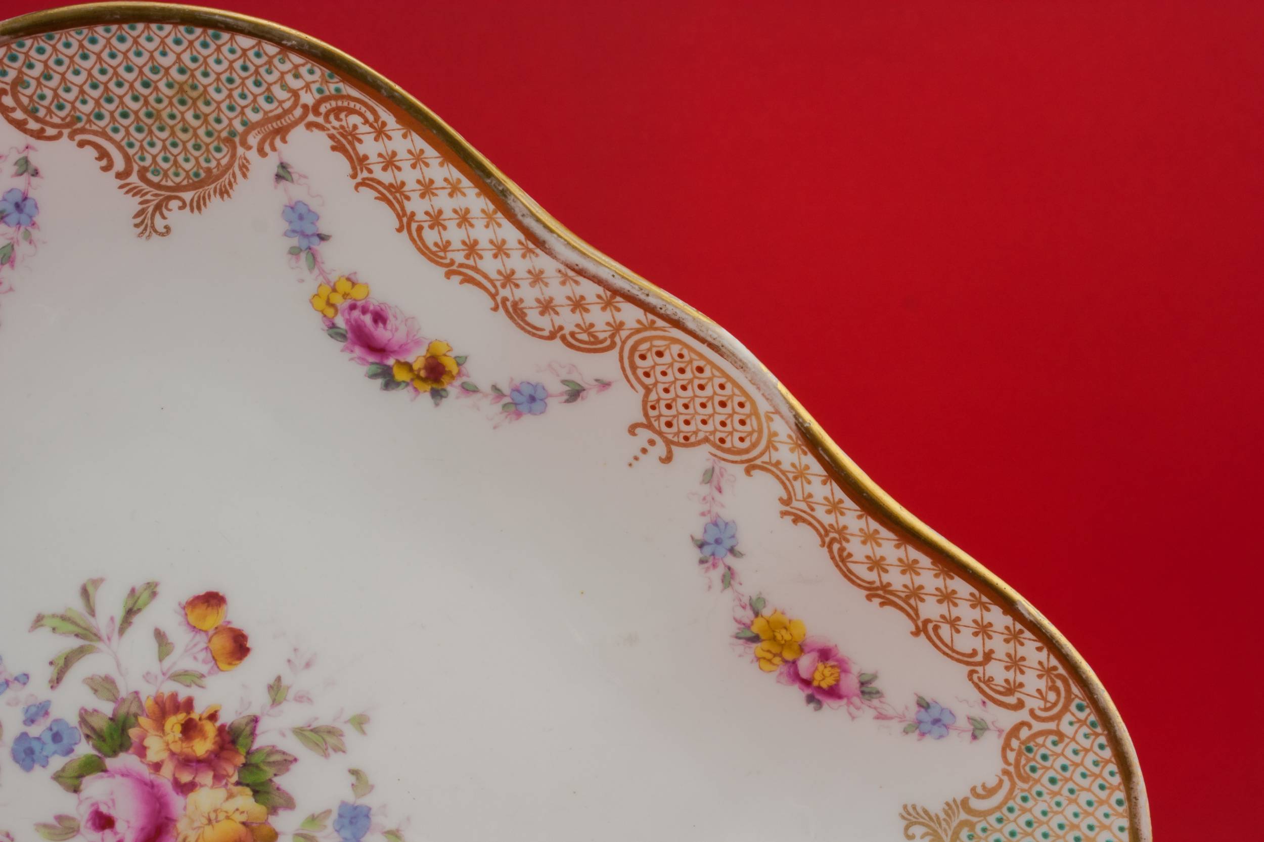 Bone China Elegant — Wedgwood serving dish 1