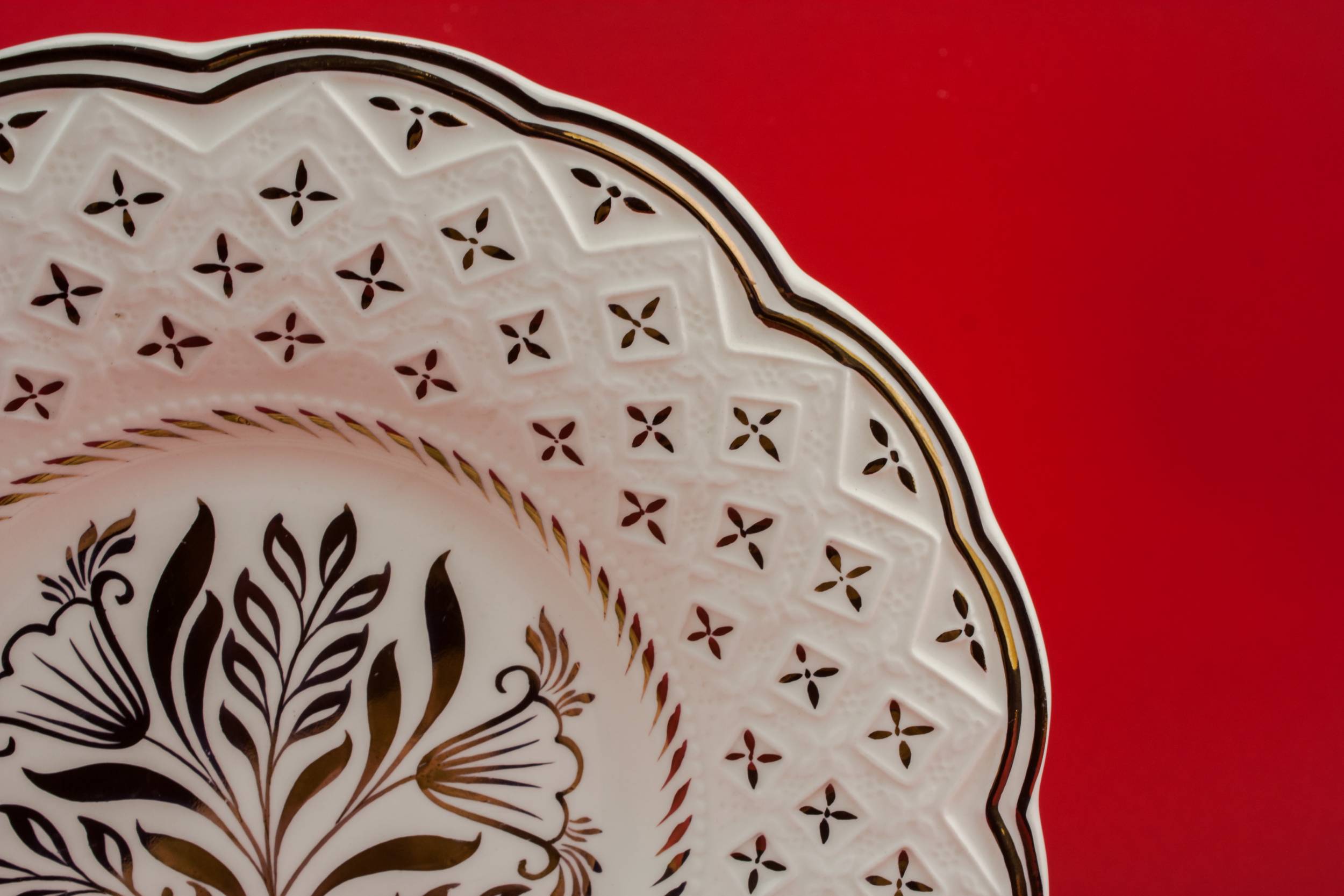 Beautiful Vintage Floral — Wedgwood pottery serving dish 1