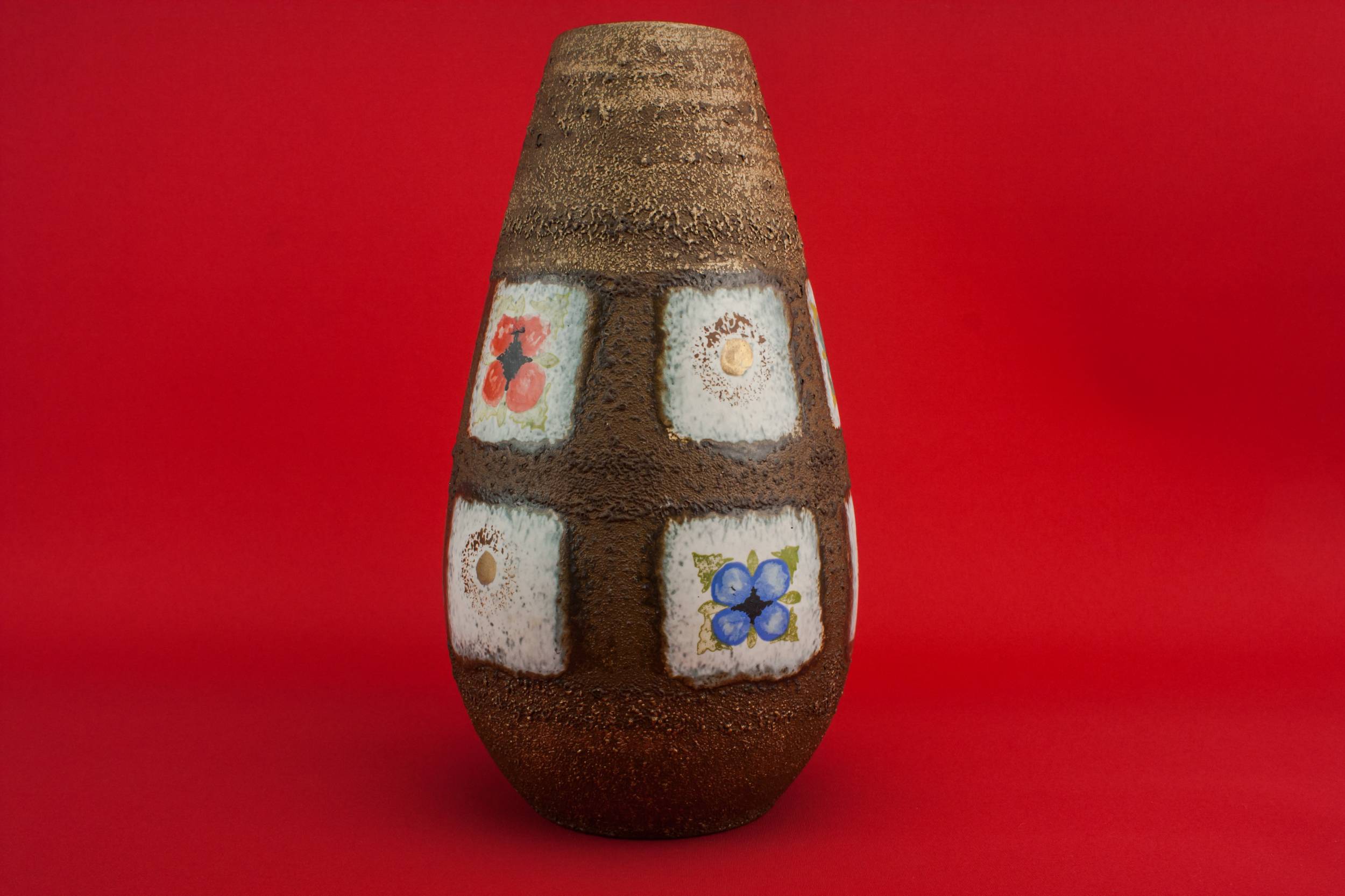 Mid-Century Modern Slick — Tall lava vase 1