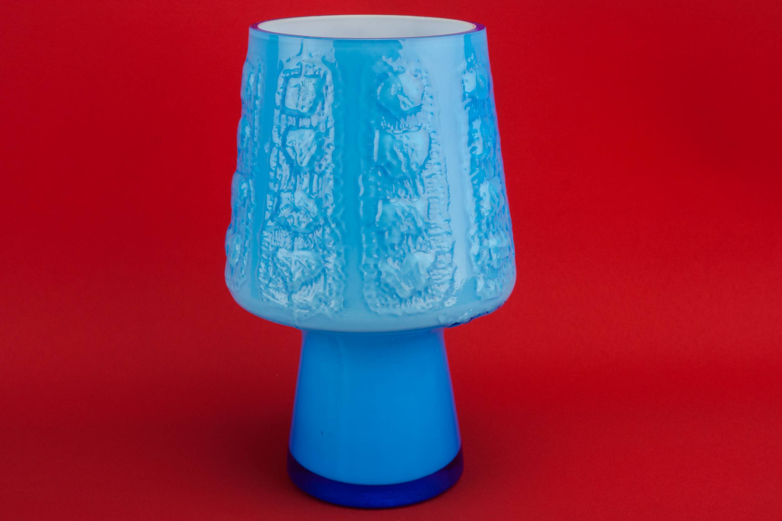 Beautiful Vintage Abstract — Modernist blue glass vase 1
