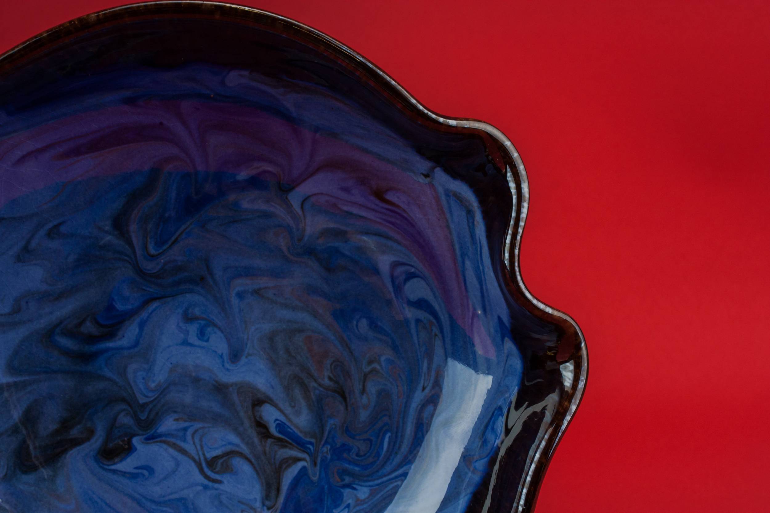 Modernist Marbled Service — Blacn & blue serving bowl 1