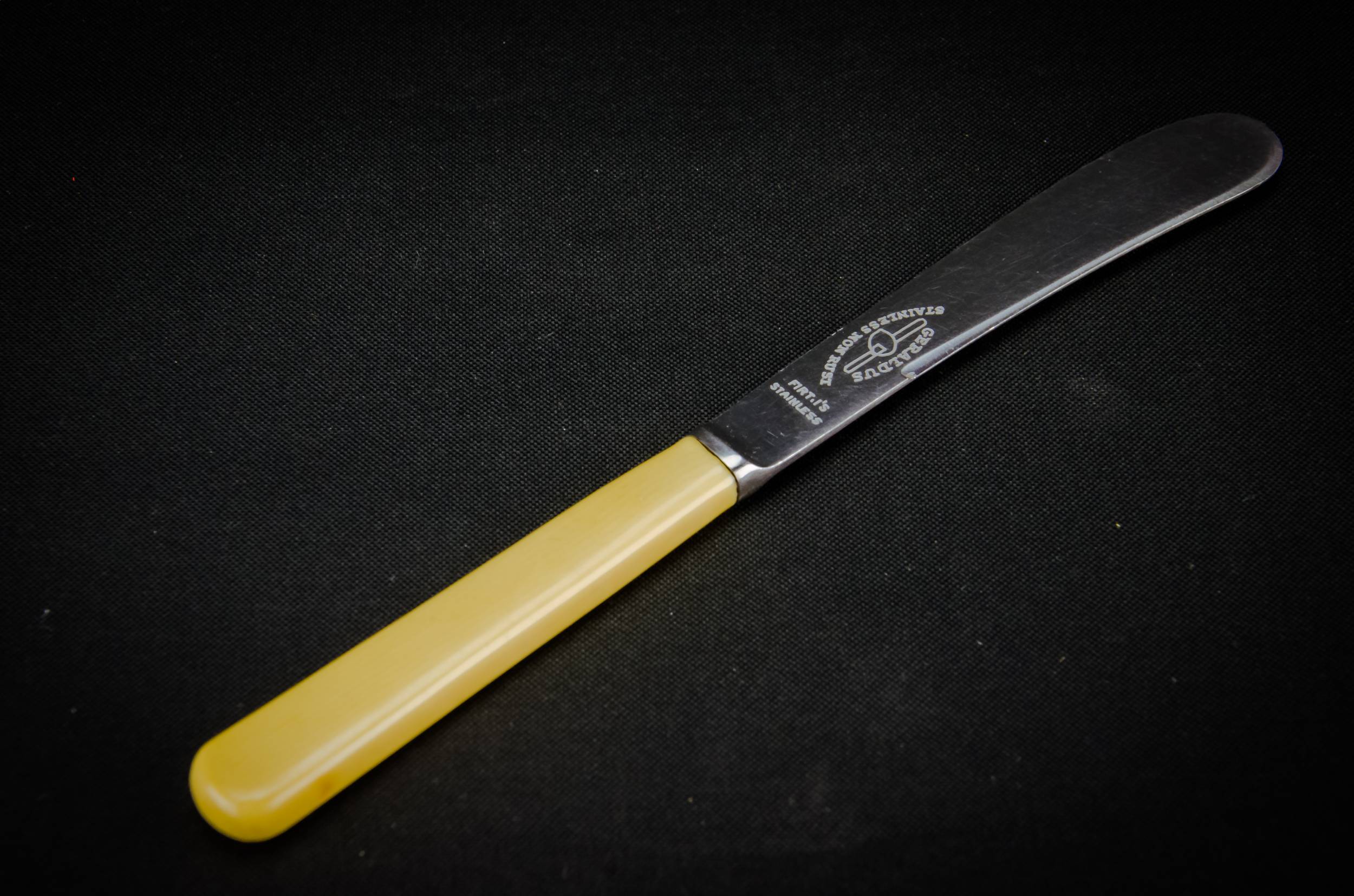 6 small butter knives 1