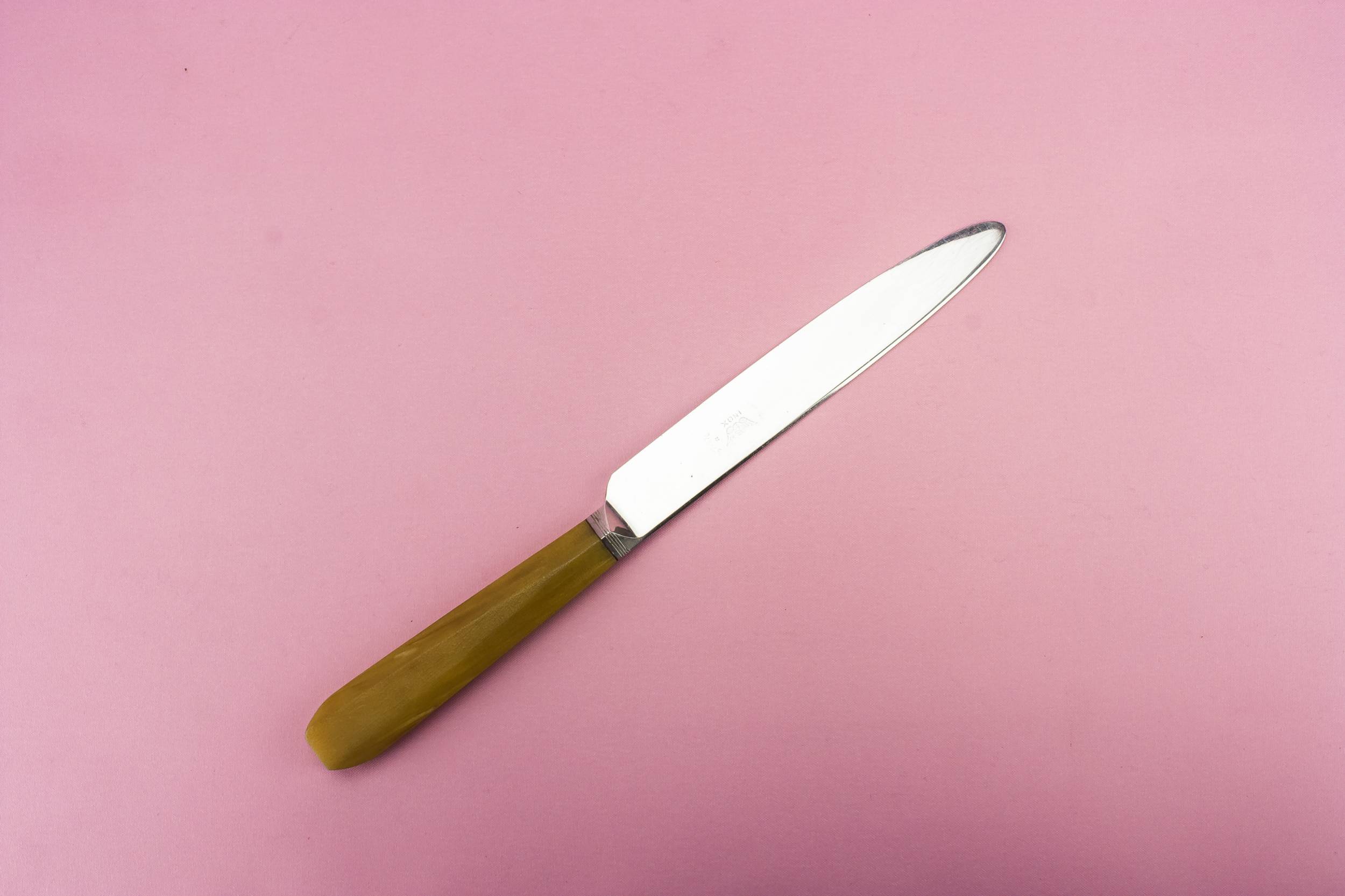 8 large dinner knives