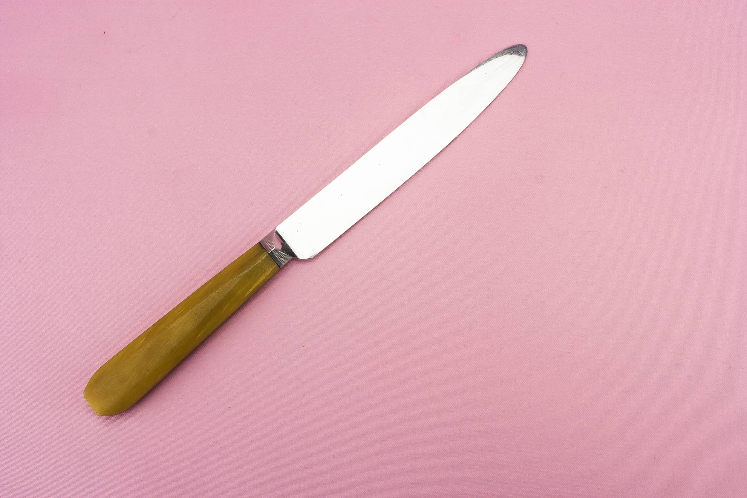 8 large dinner knives 1