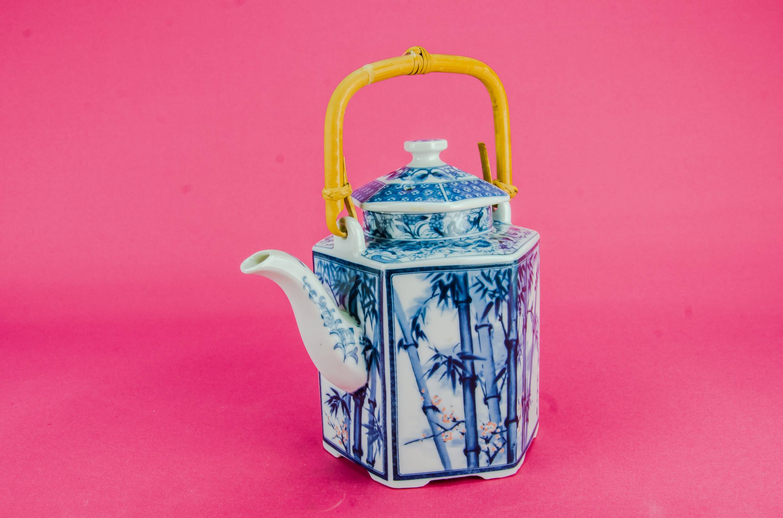 Beautiful Large Porcelain — Large blue and white teapot 1