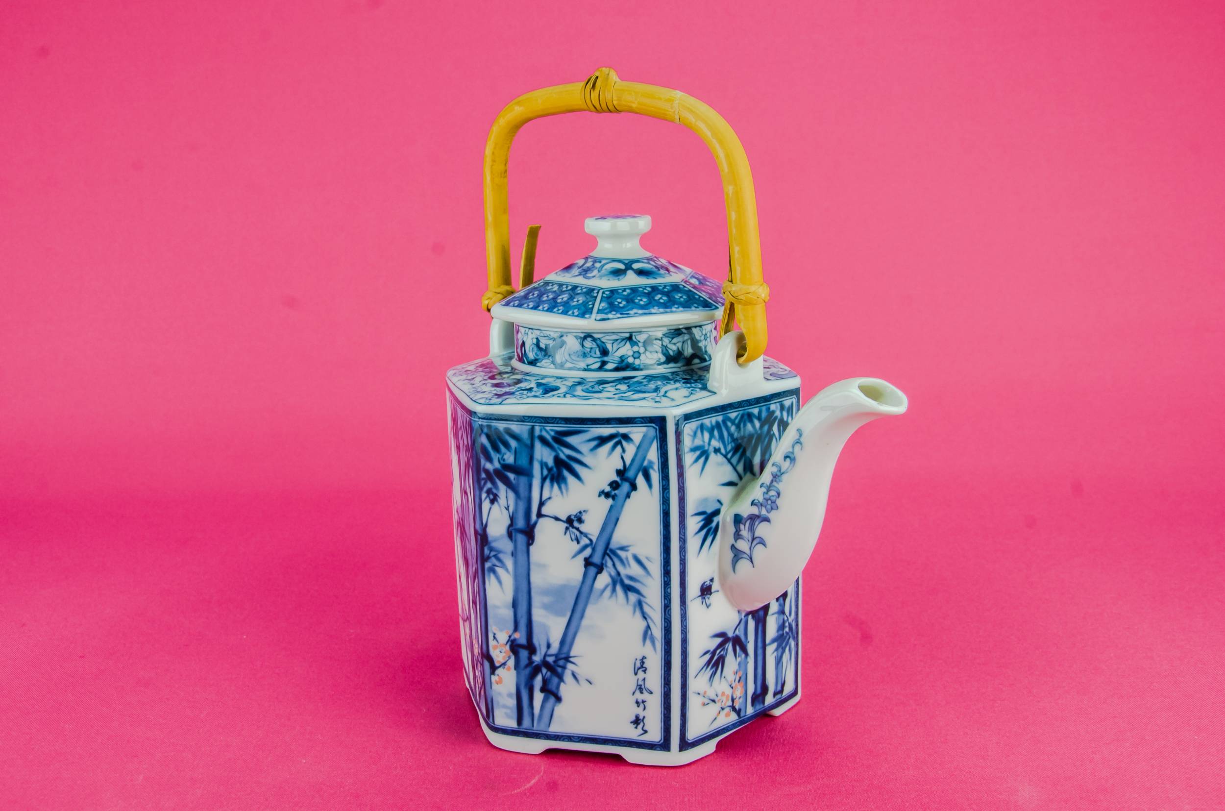 Beautiful Large Porcelain — Large blue and white teapot 2