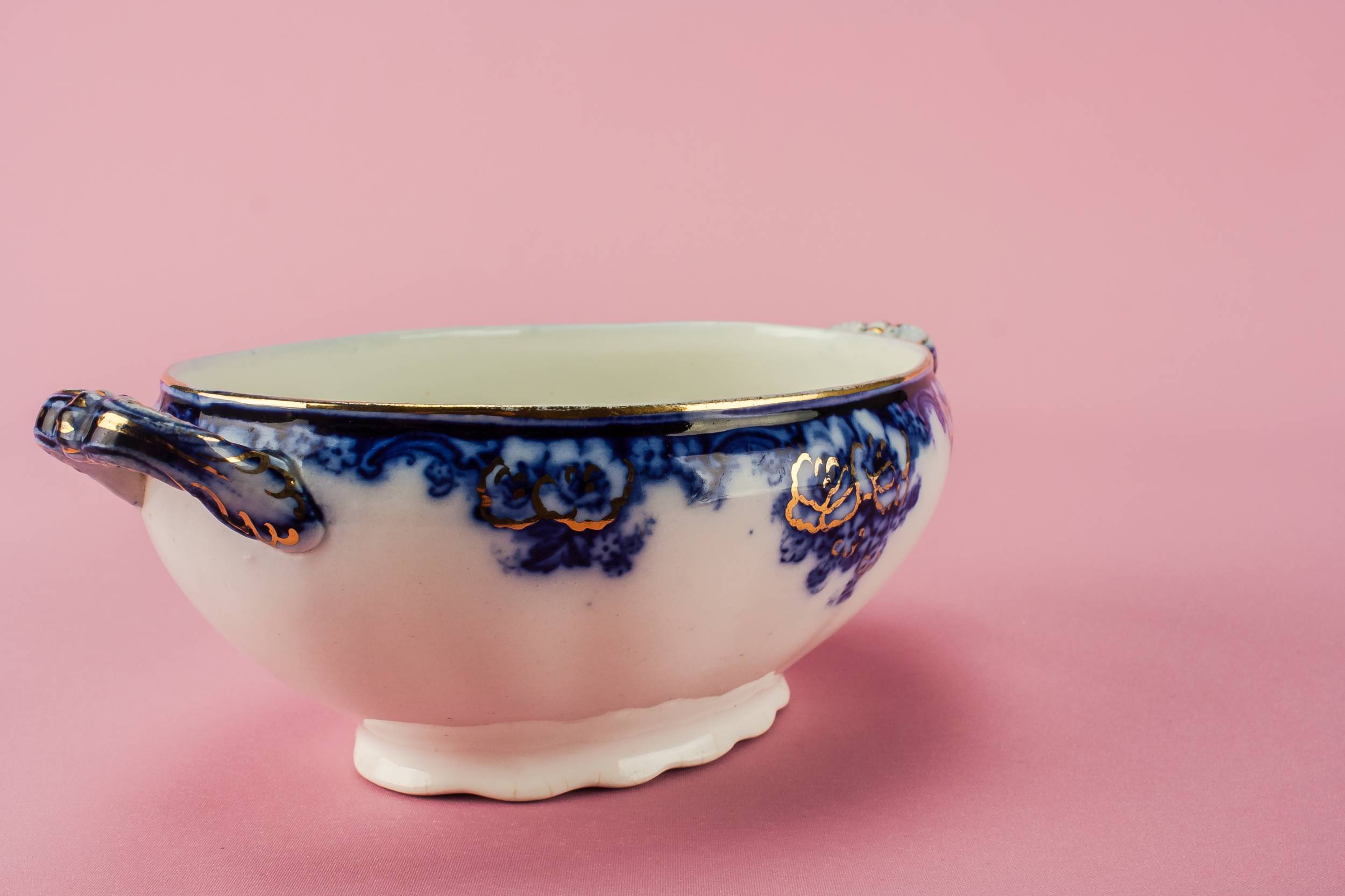 Elegant Pottery Serving — Blue and white serving bowl 2