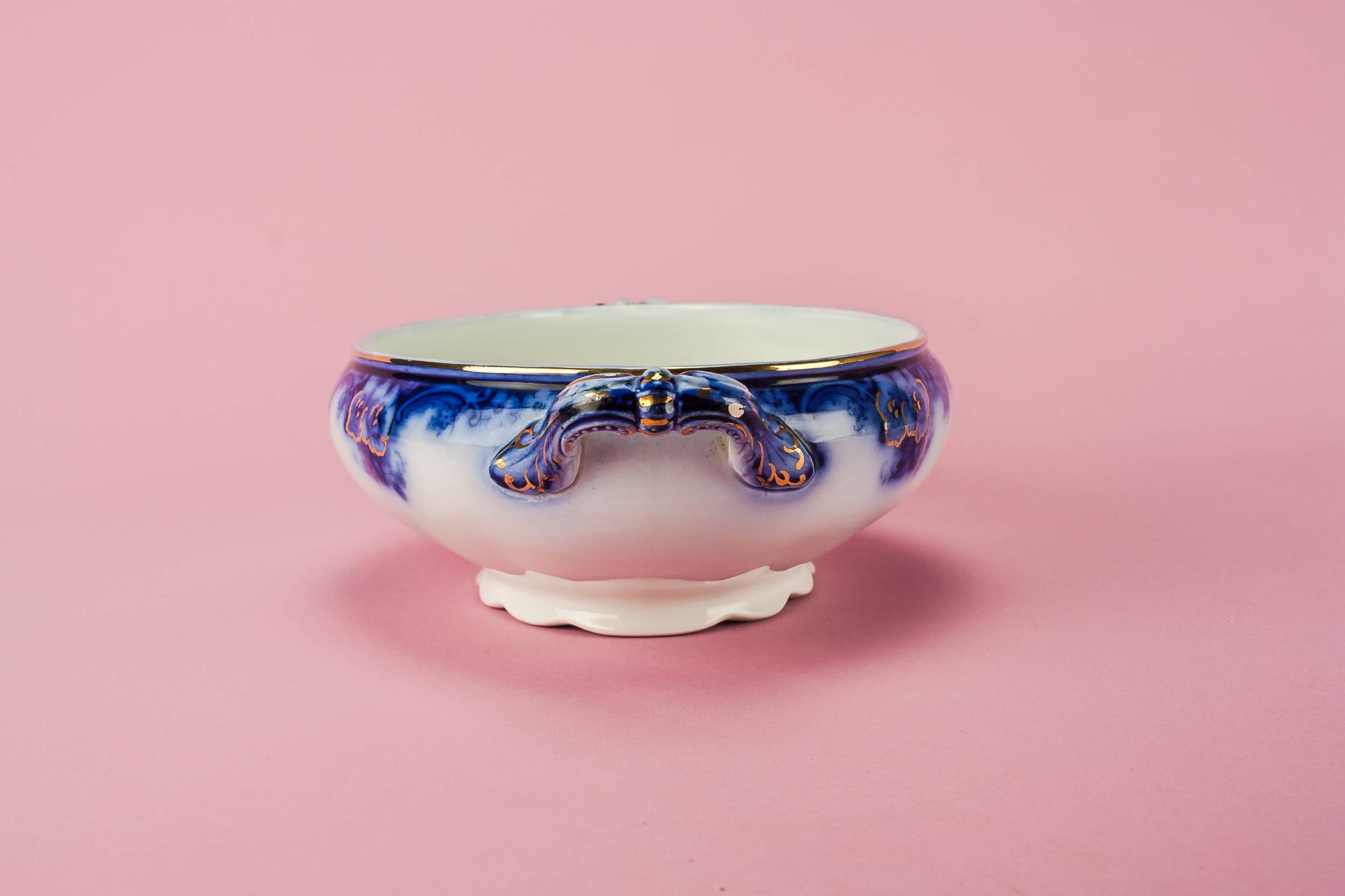 Antique Classical Serving — Blue and white serving bowl 1