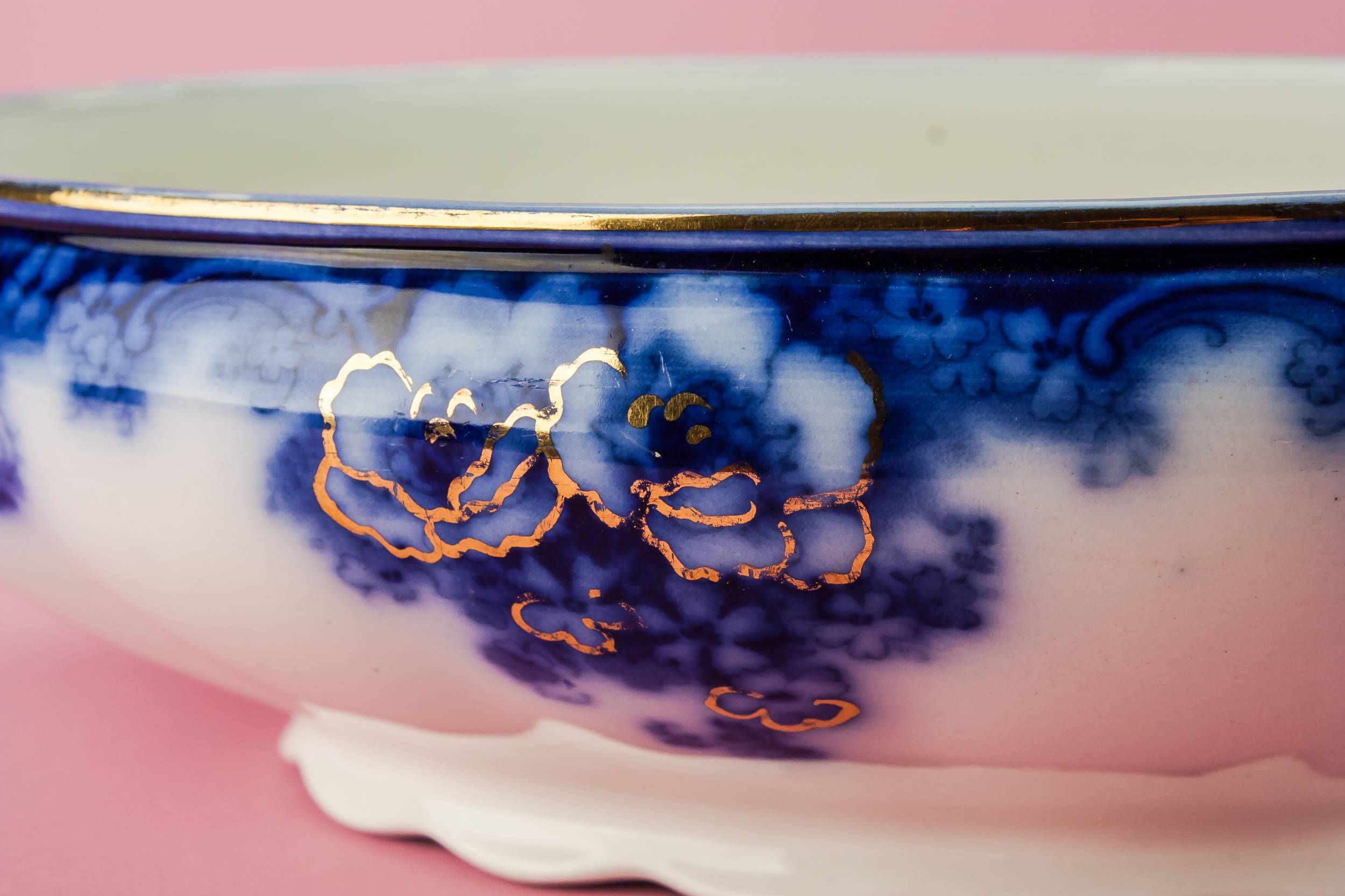 Antique Classical Serving — Blue and white serving bowl 2
