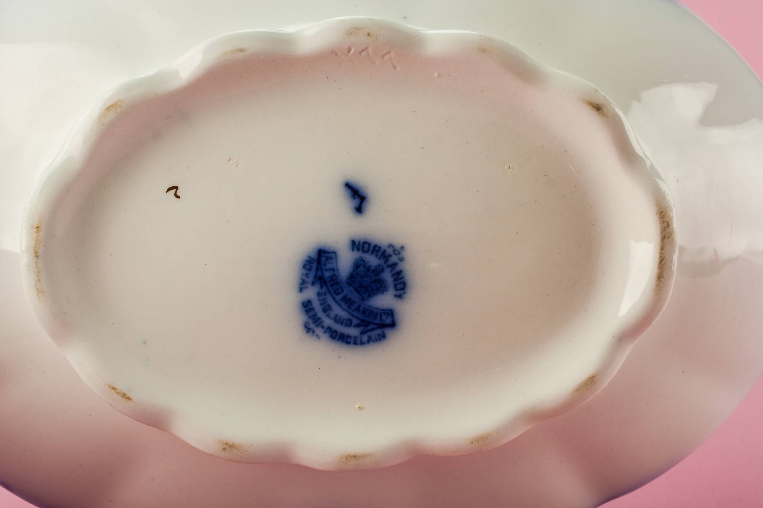 Antique Classical Serving — Blue and white serving bowl 3