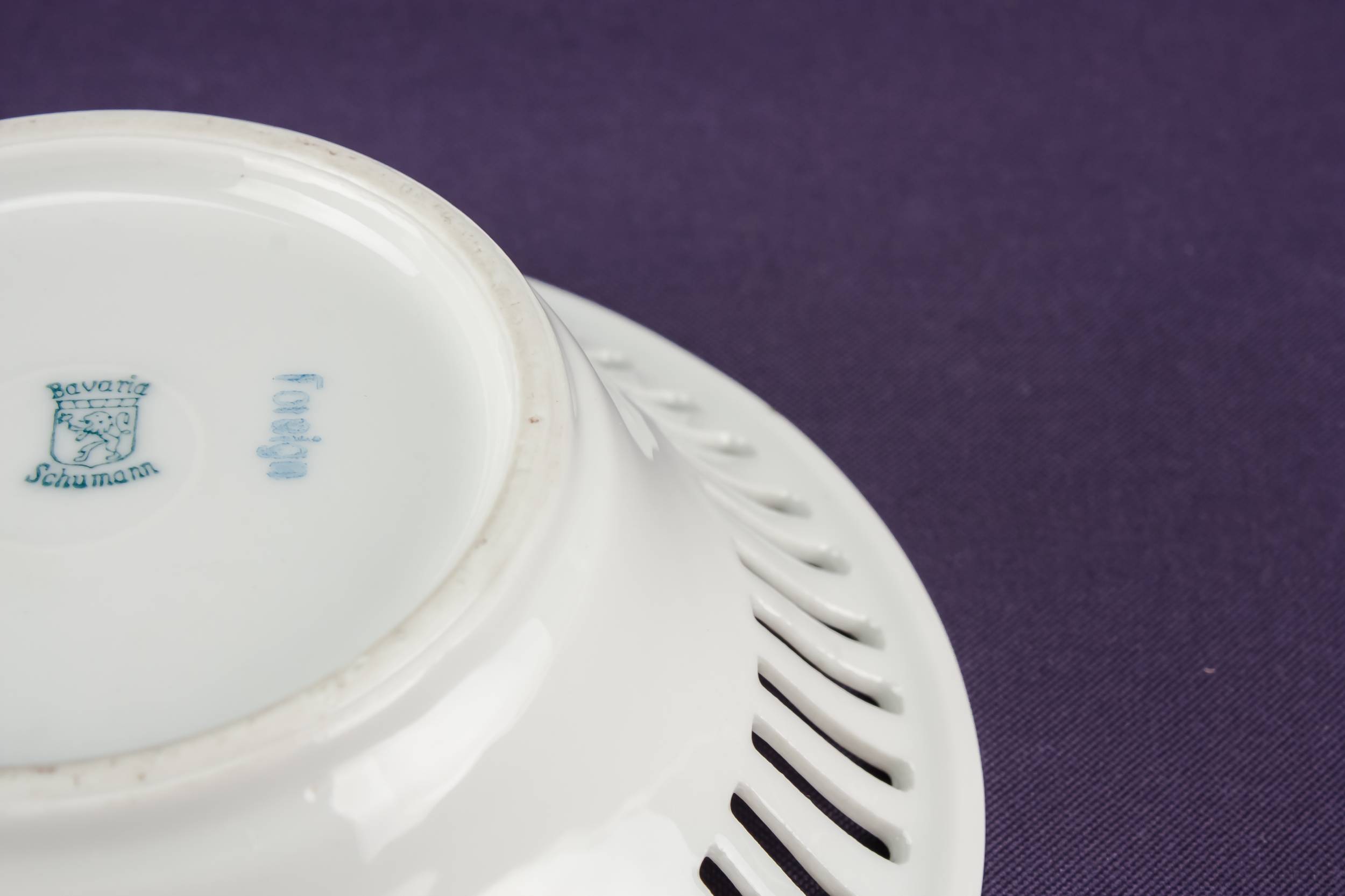 Porcelain Elegant Schumann — Decorative porcelain bowl 3