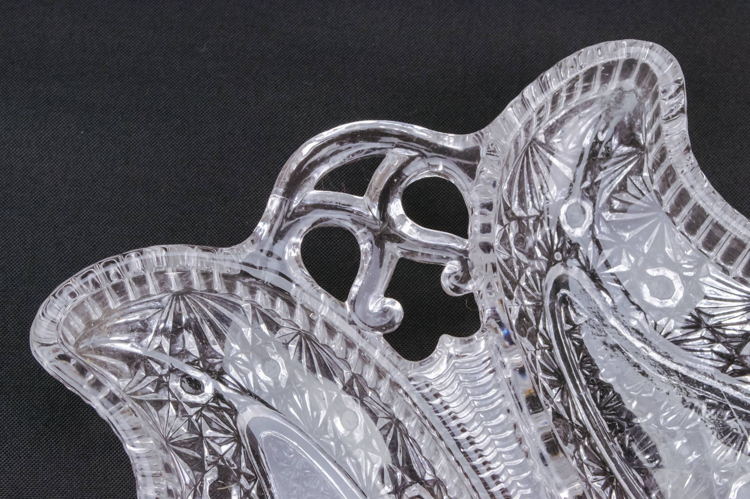 Victorian Antique Serving — Pressed glass paisley bowl 2