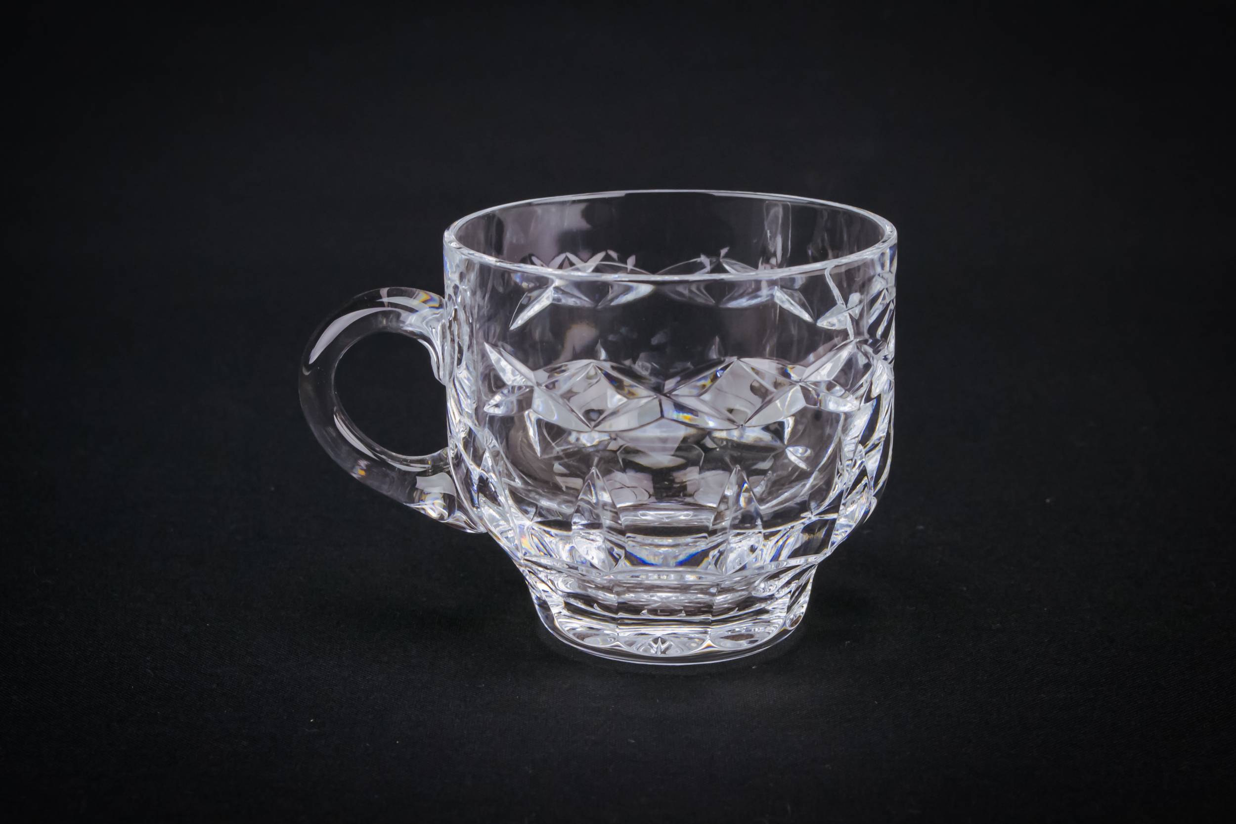 Cut Crystal Crosshatch — Atlantis wine glass