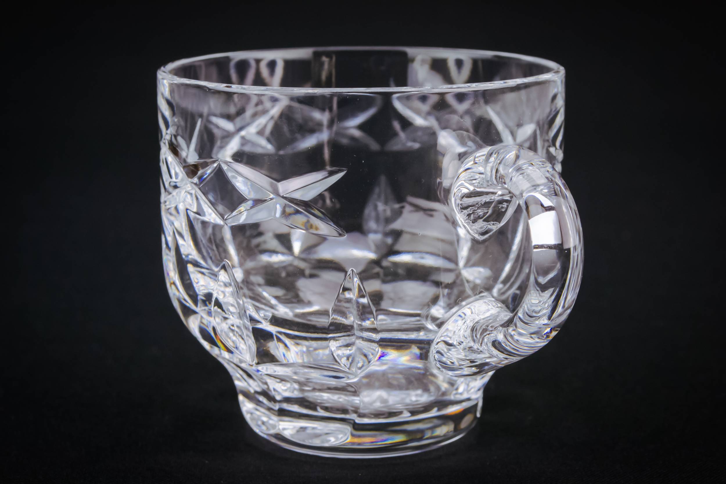 Cut Crystal Crosshatch — Atlantis wine glass 1