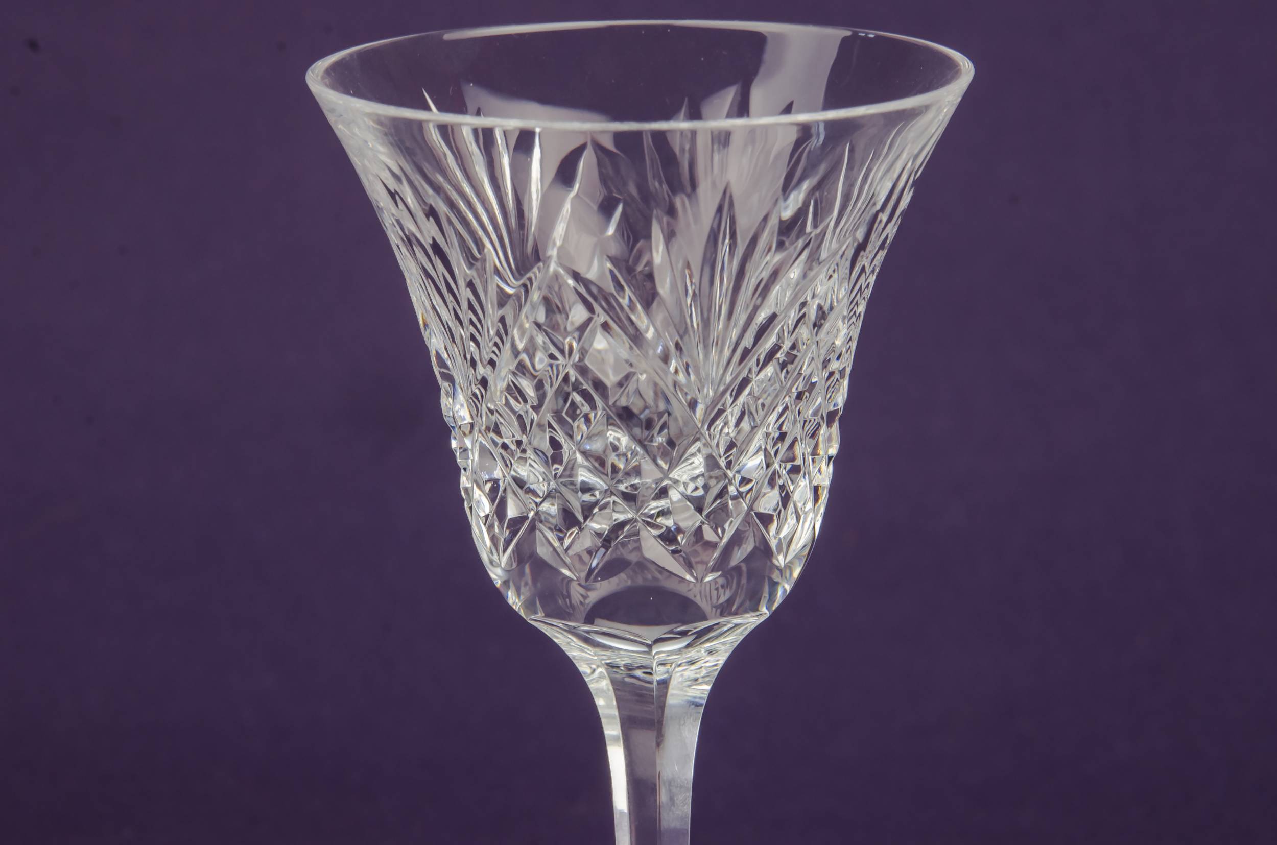 Crystal Vintage Crosshatch — 2 medium wine glasses 2