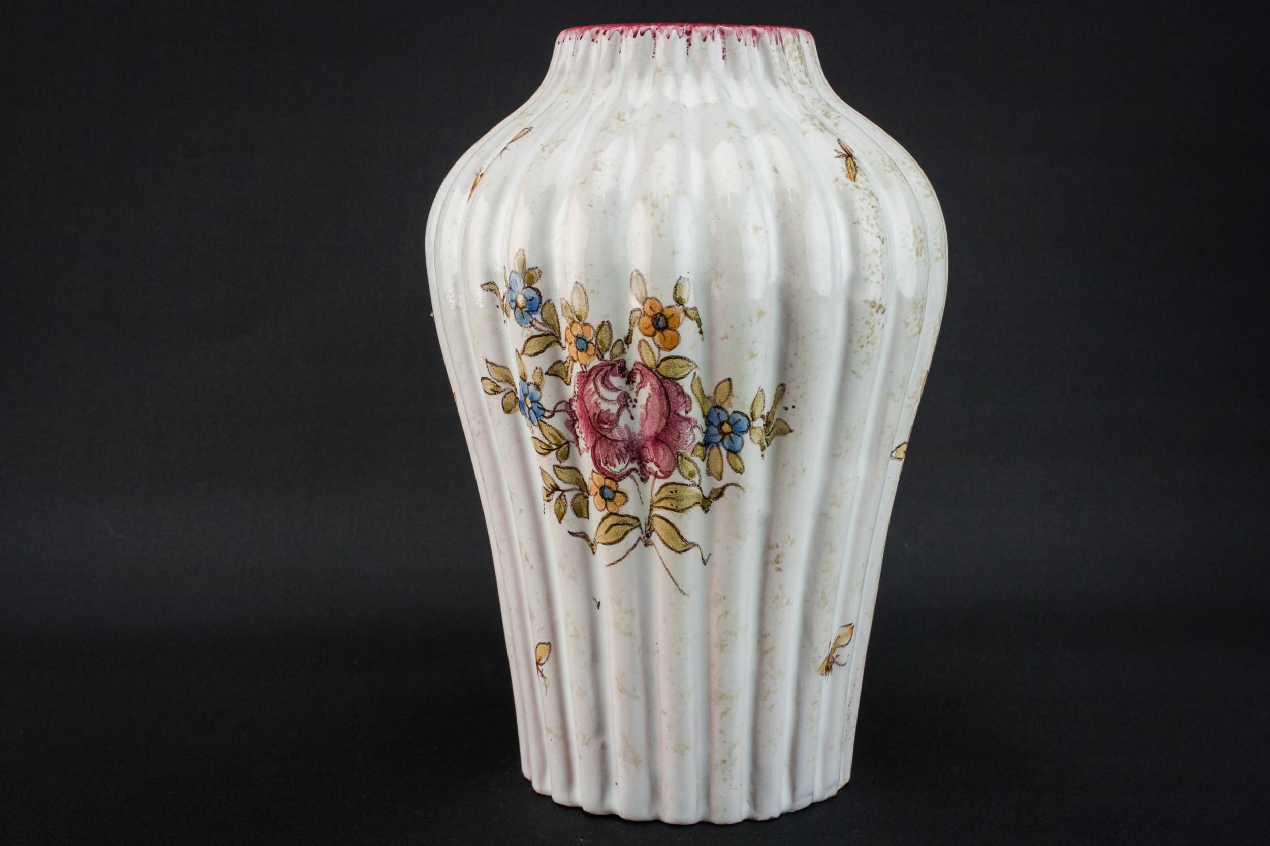 Vintage Elegant Floral — Medium pottery vase 1