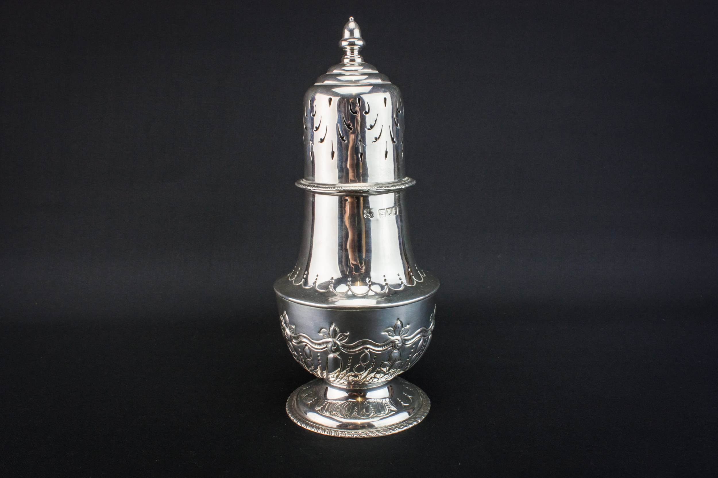 Sterling Silver Victorian — Large silver sugar caster 1