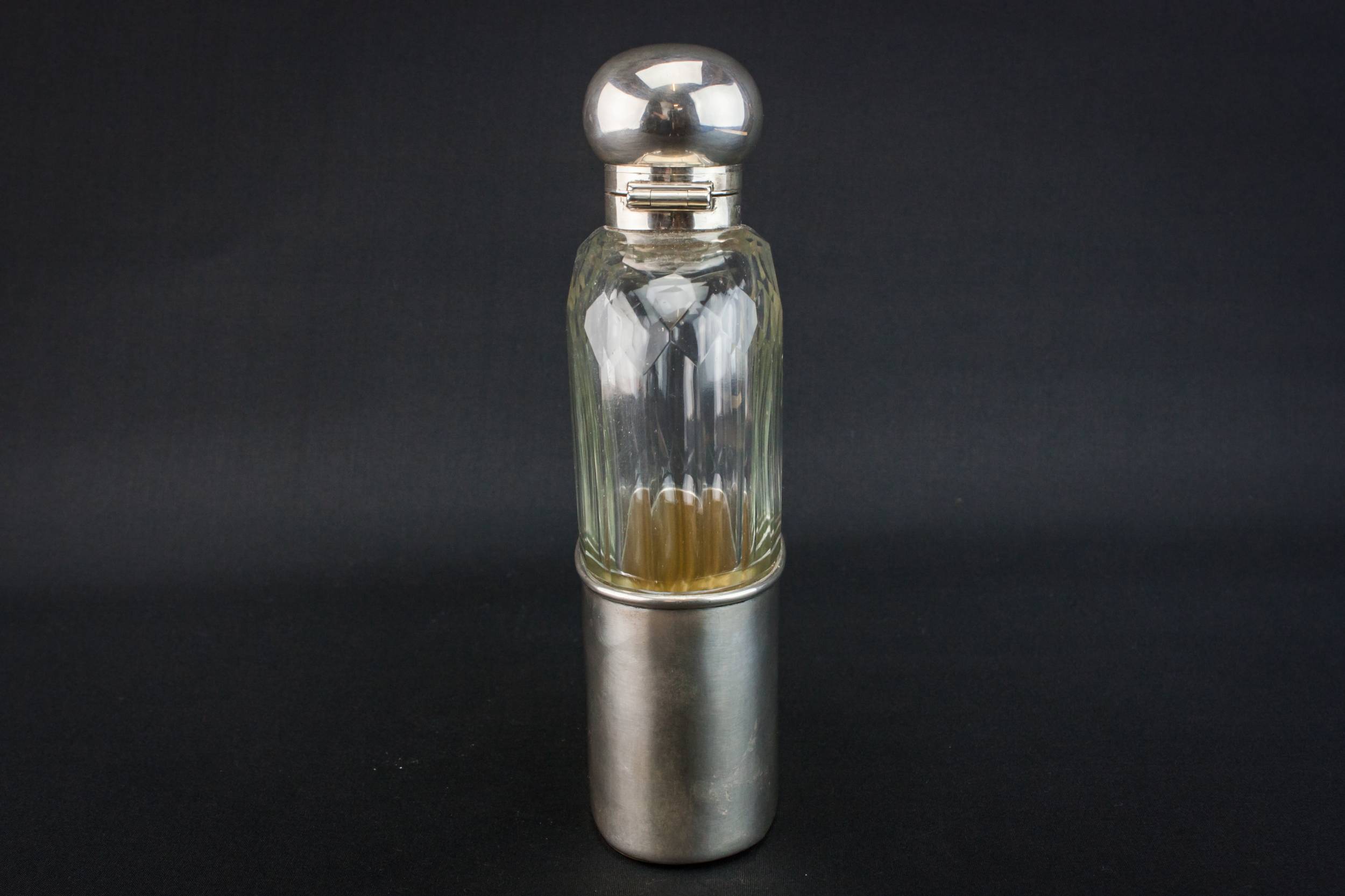 Antique Elegant Hip — Mappin & Webb silver flask 2