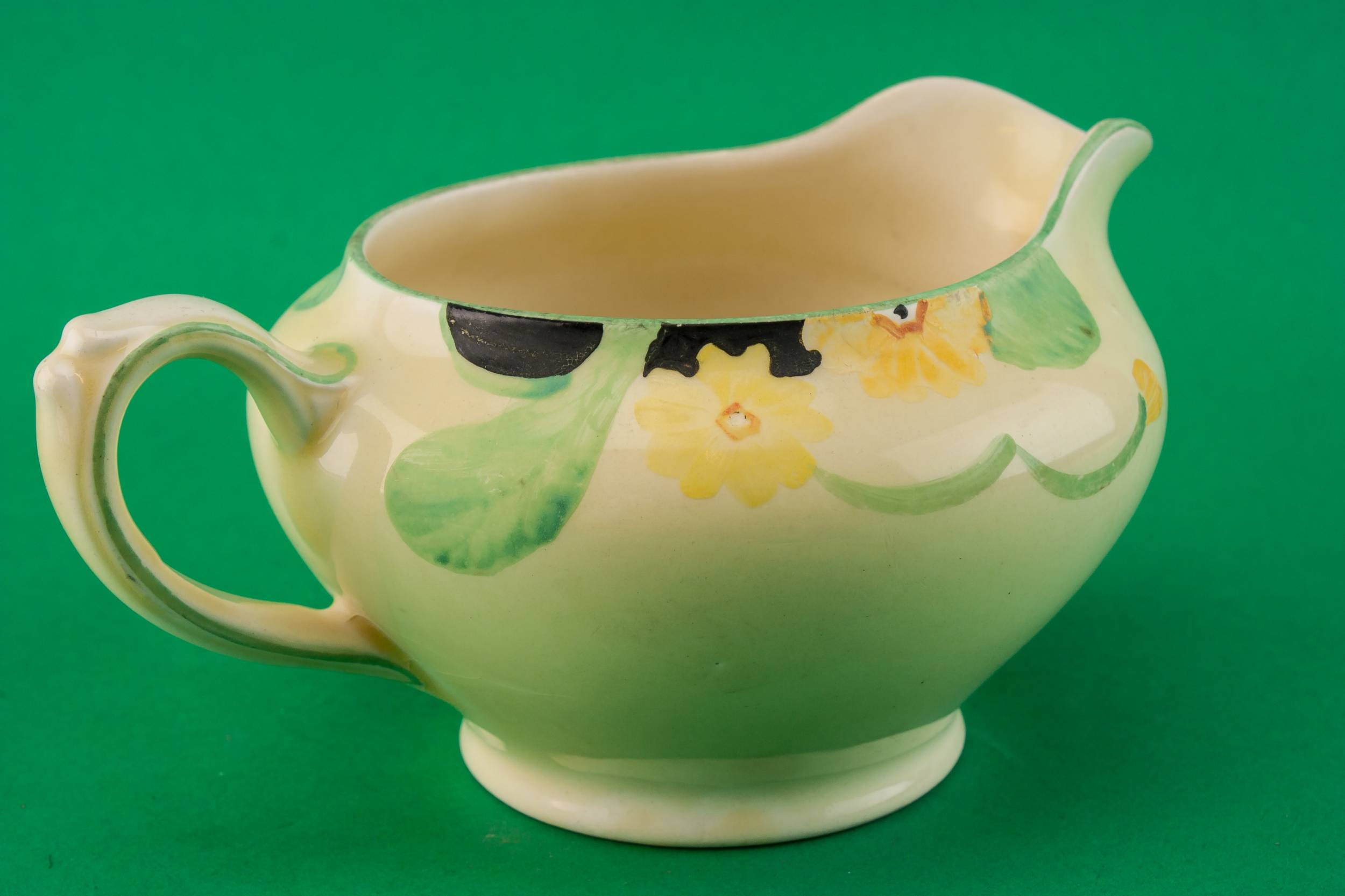 Vintage Medium Retro — Art Deco pottery gravy boat 1