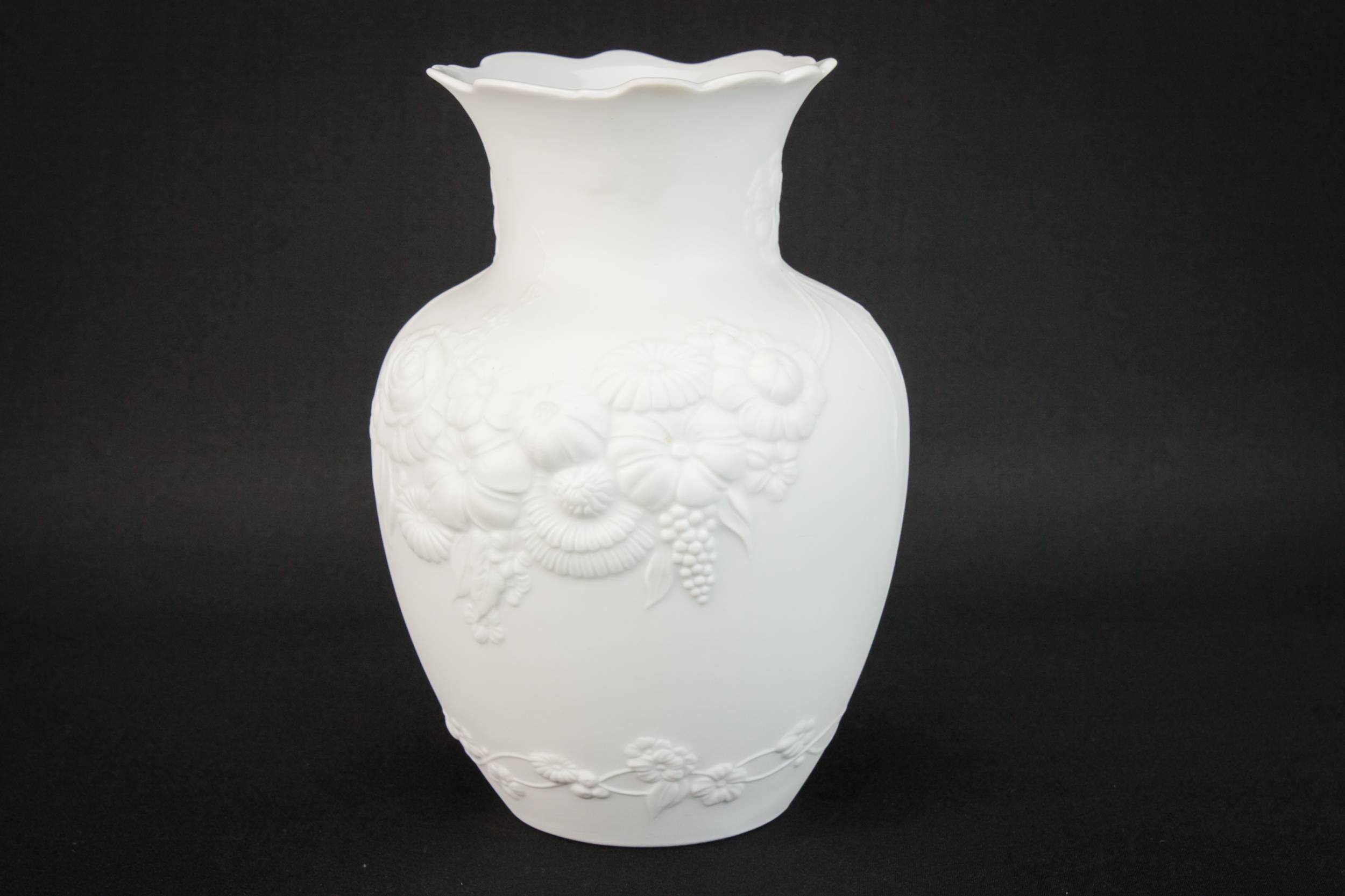 Luxurious Porcelain Kaiser — Medium porcelain vase