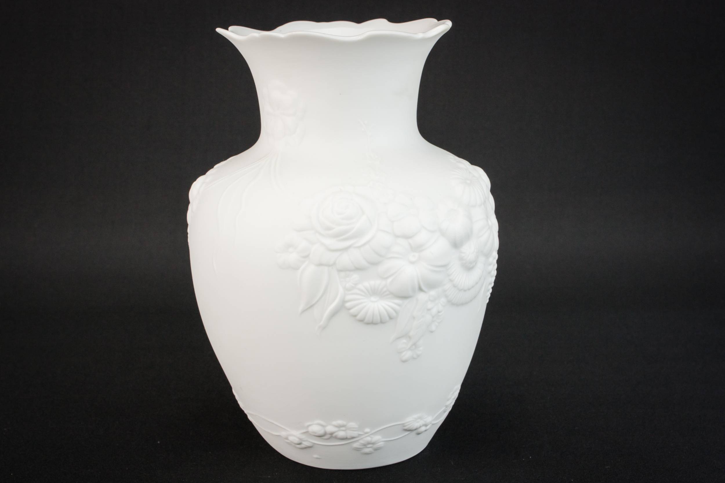 Luxurious Porcelain Kaiser — Medium porcelain vase 2