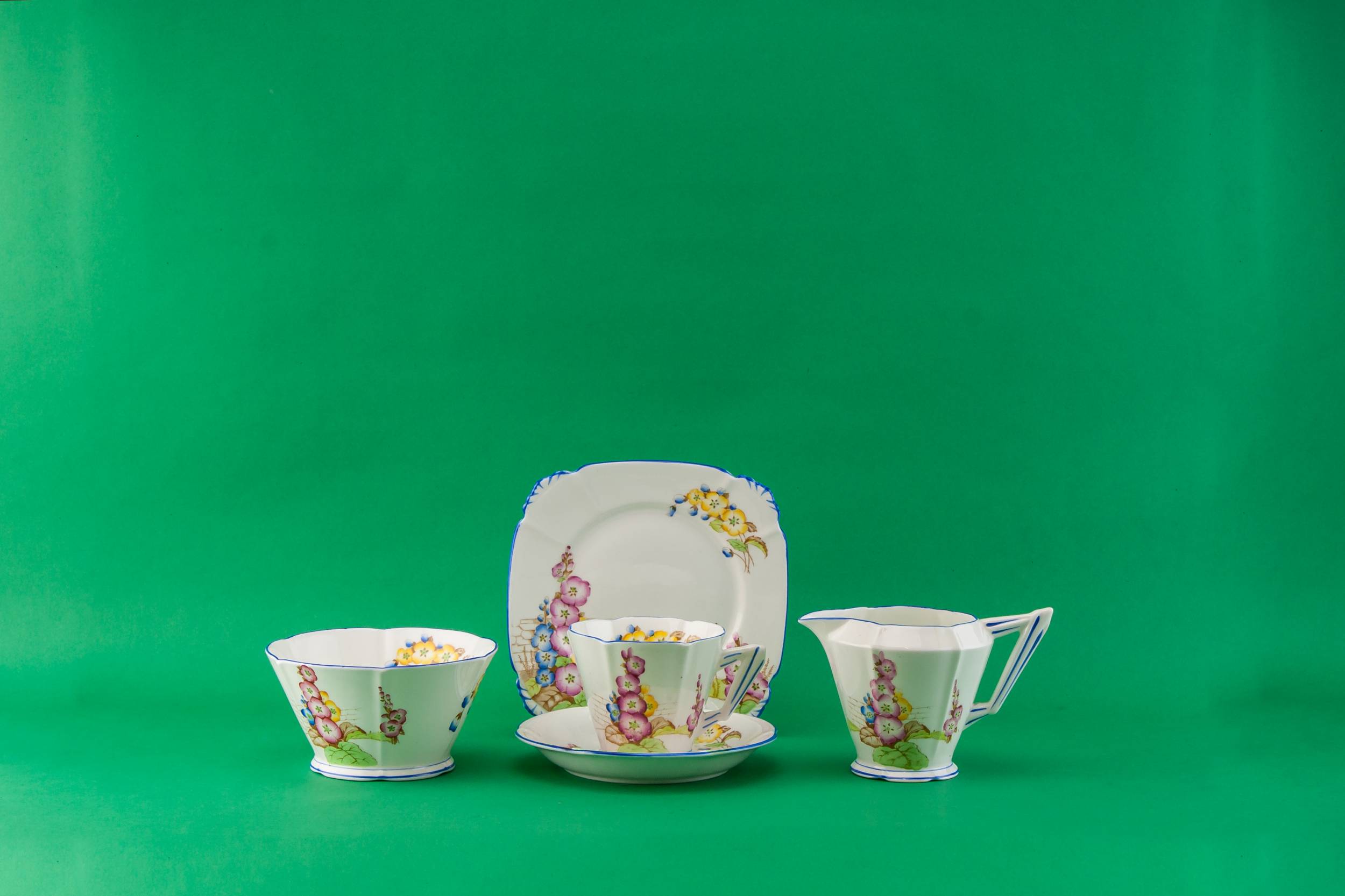 Persons Elegant Vintage — Six persons tea set