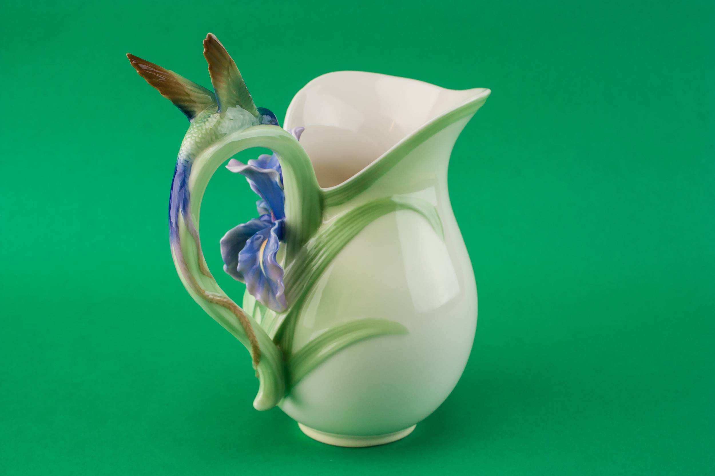 Elegant Vintage Porcelain — Porcelain water jug 1