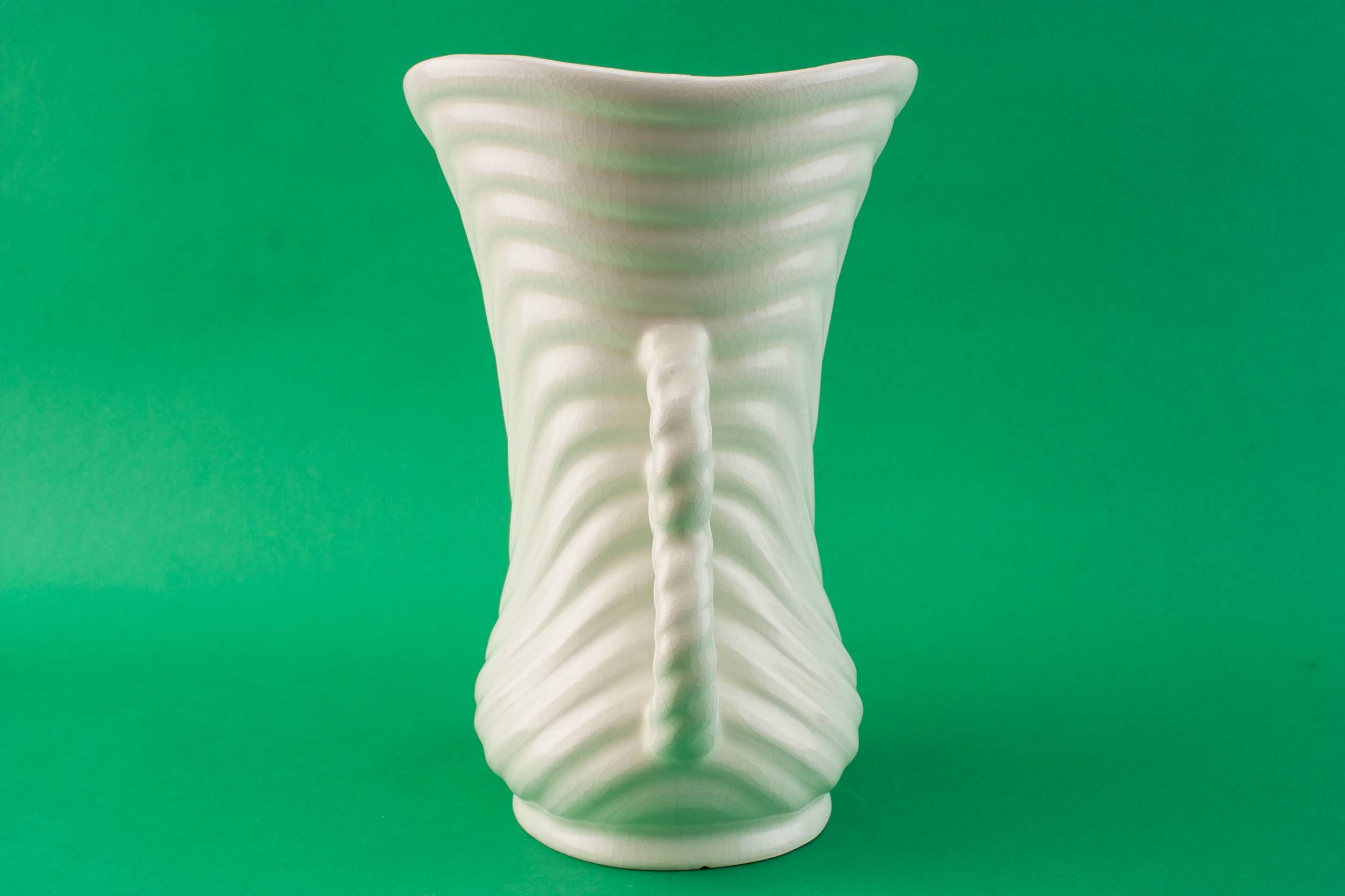Elegant Art Deco — Sylvac pottery vase 2