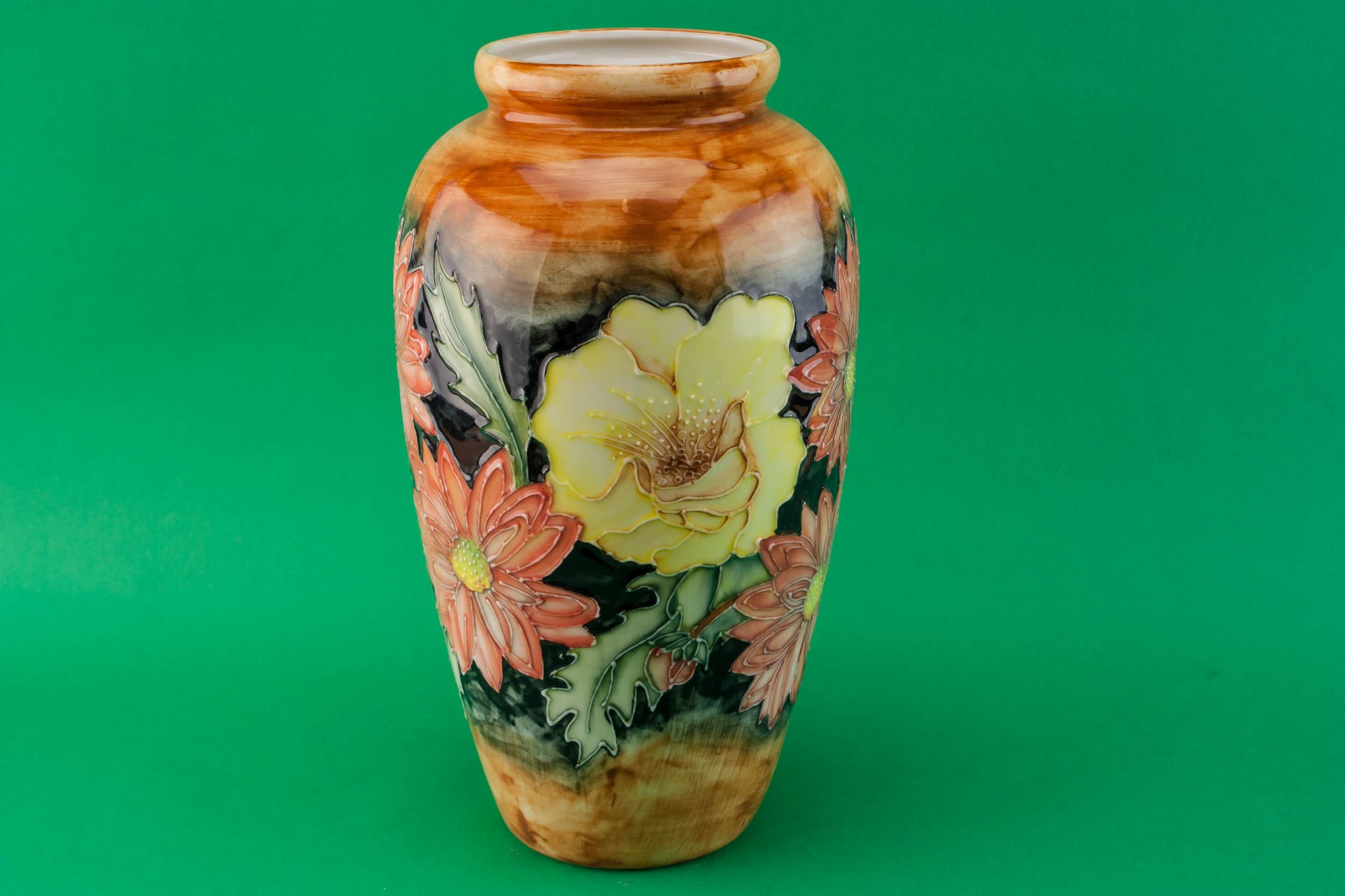 Vintage Shabby Chic — Porcelain retro vase 1