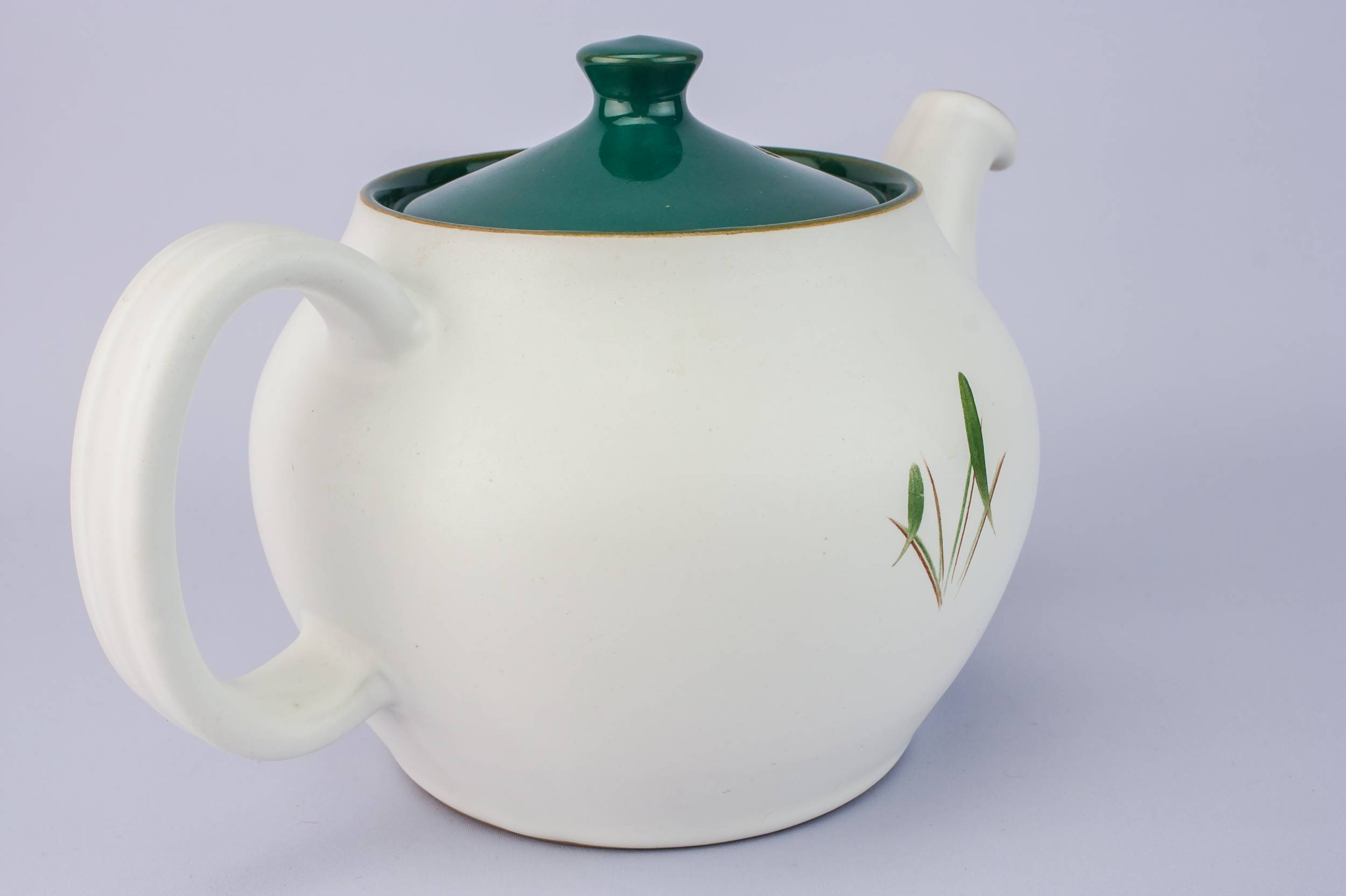 White Retro Greenwheat — Pottery retro teapot 1