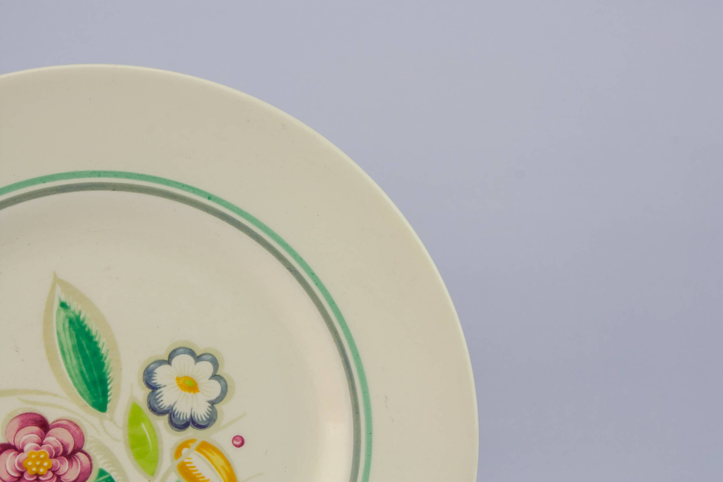 Spectacular Vintage MEDIUM — 6 Susie Cooper medium plates 1