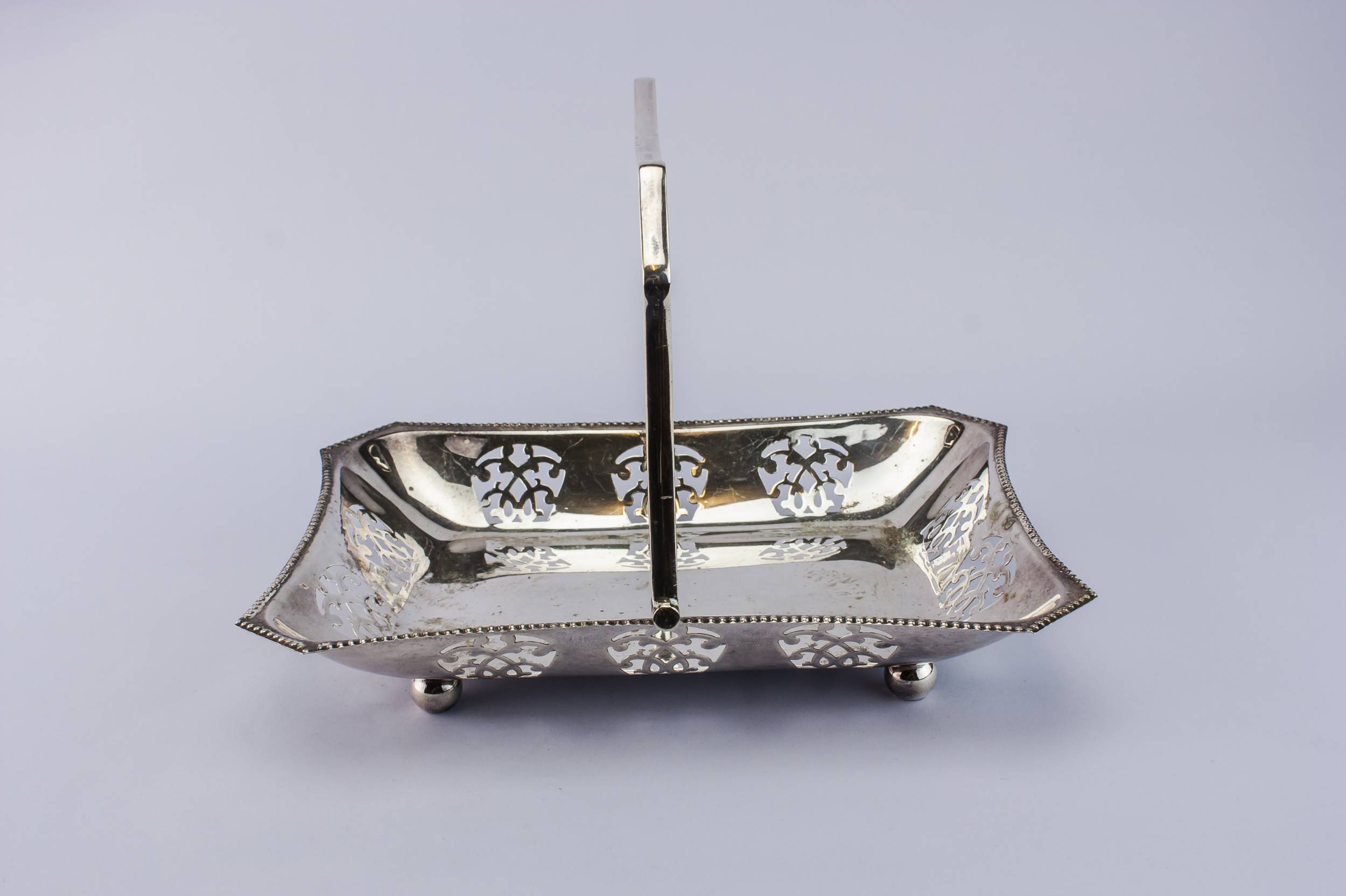 Vintage Attractive Silver — Silver plated metal bowl