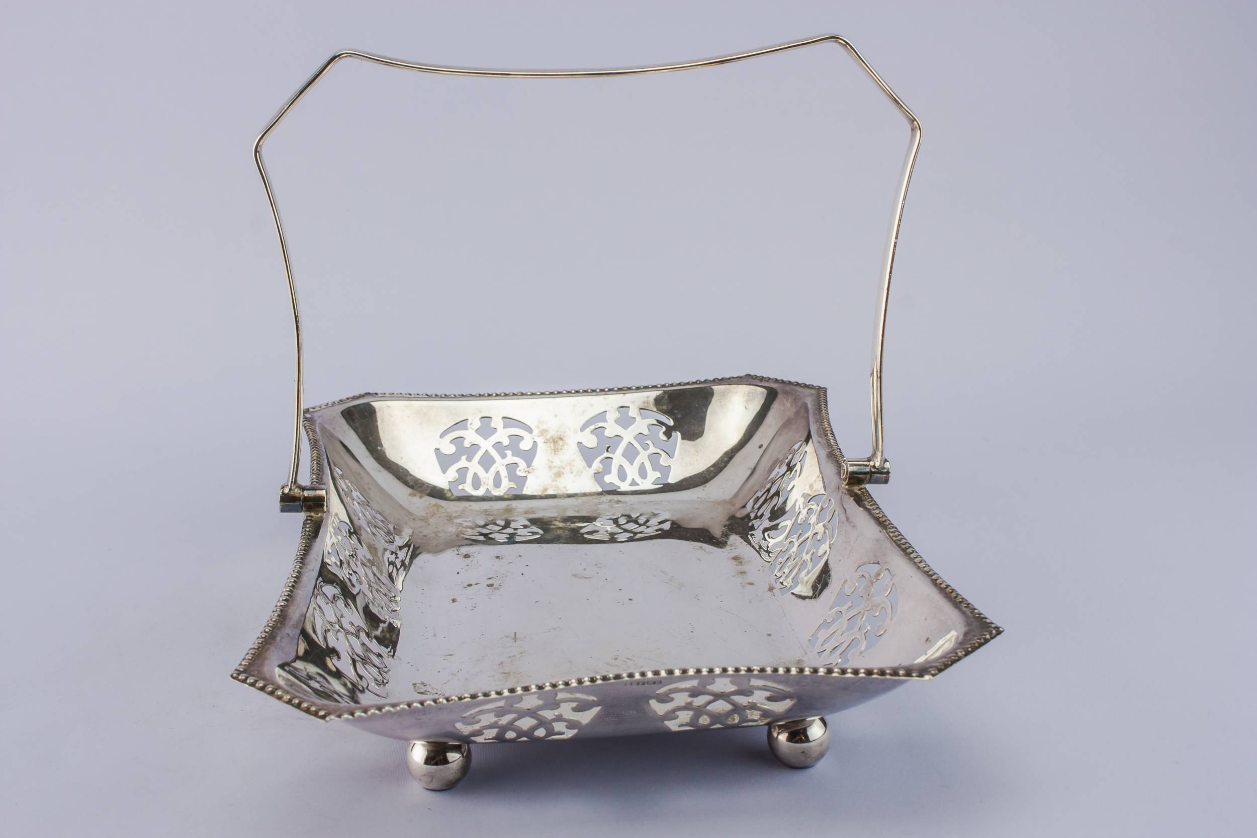 Vintage Attractive Silver — Silver plated metal bowl 3