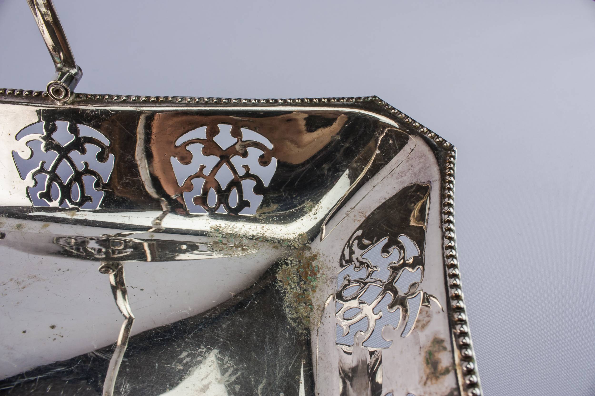 Vintage Attractive Silver — Silver plated metal bowl 4