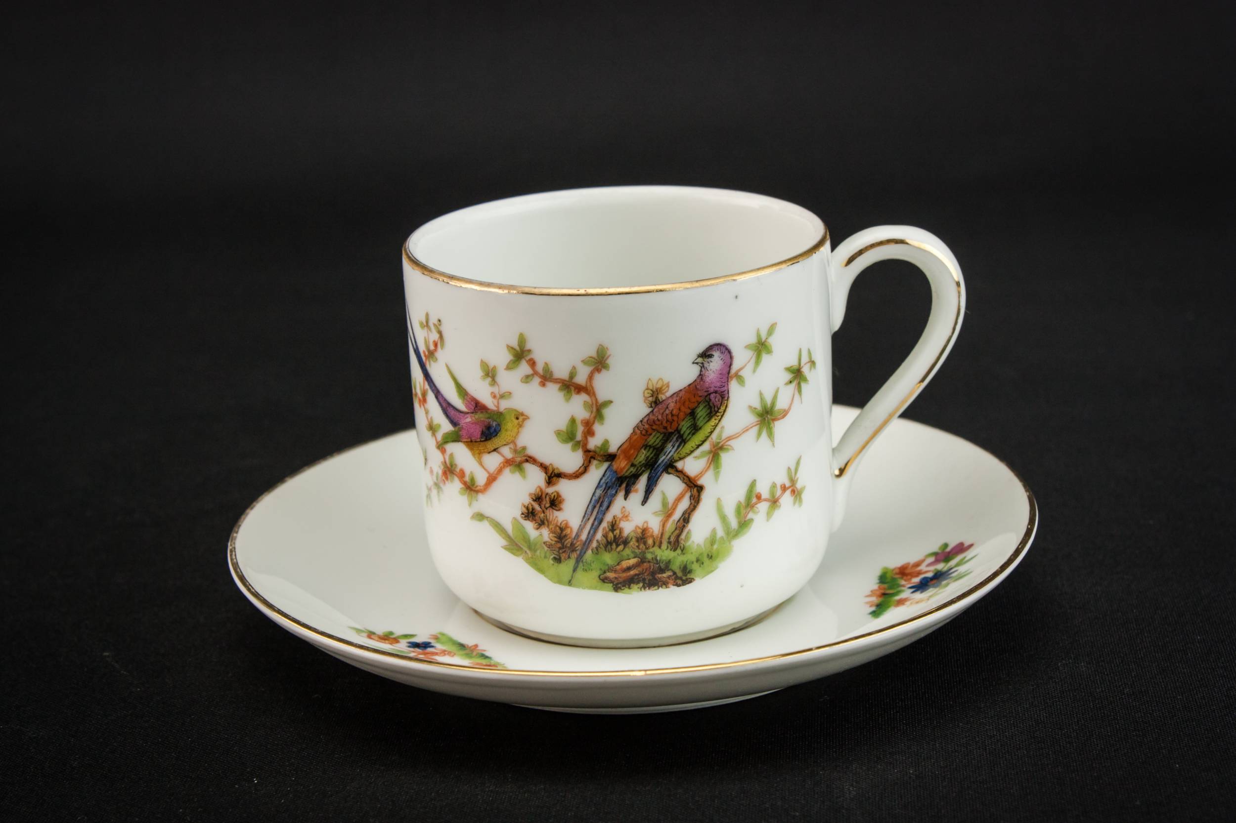 Persons Vintage Charming — Porcelain coffee set for four 5